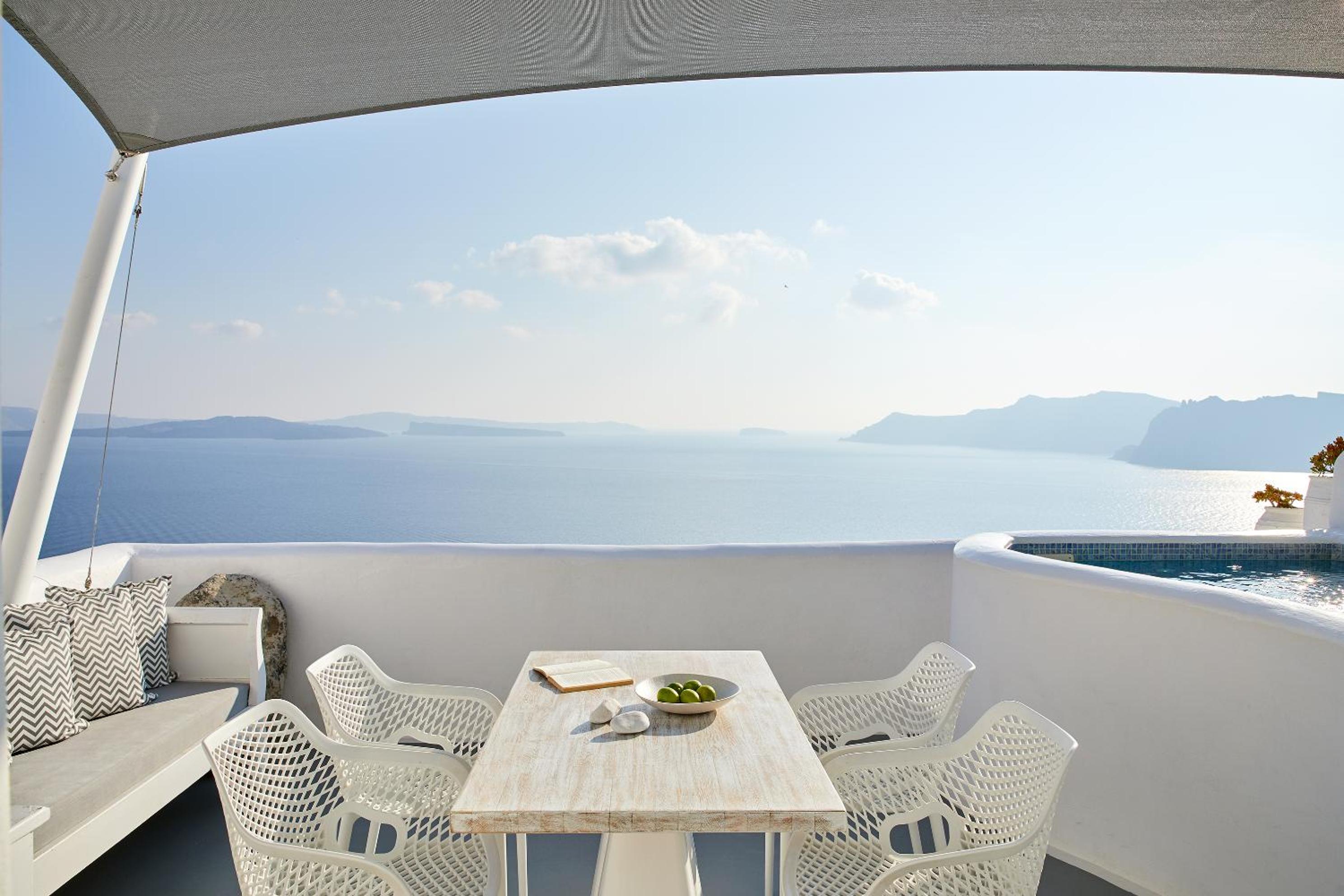 Senior Villa with Outdoor Plunge Pool and Caldera View