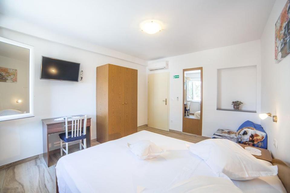 Studio Apartment - Photo 11