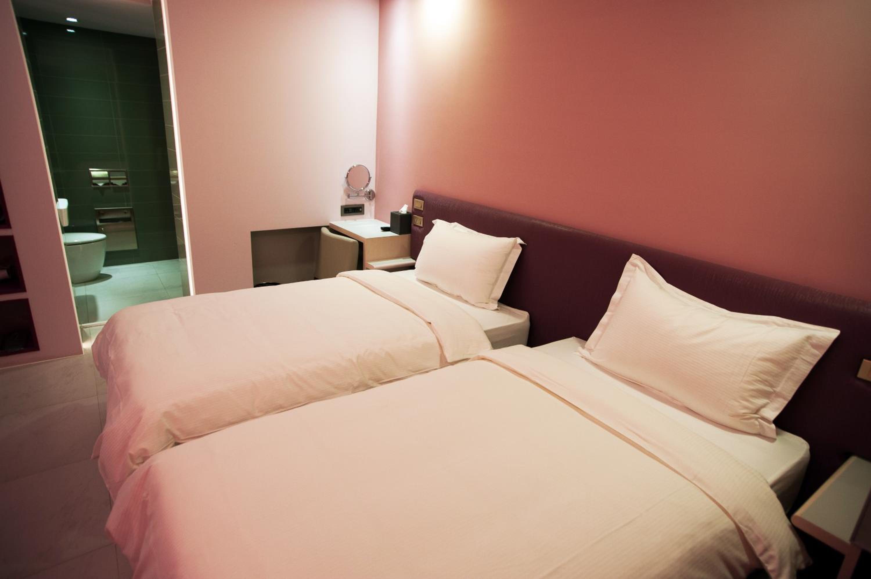 Standard Twin Room (No Window) photo 3