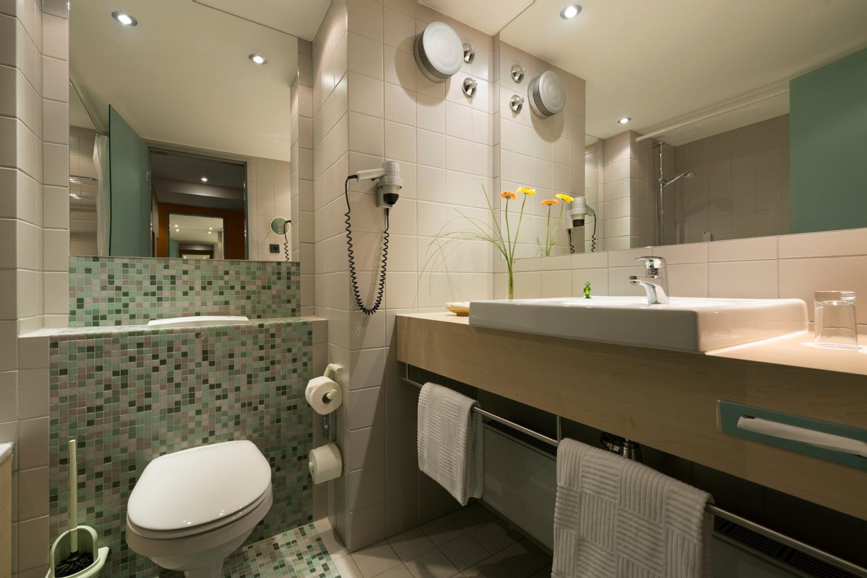 Comfort Room - Photo 3