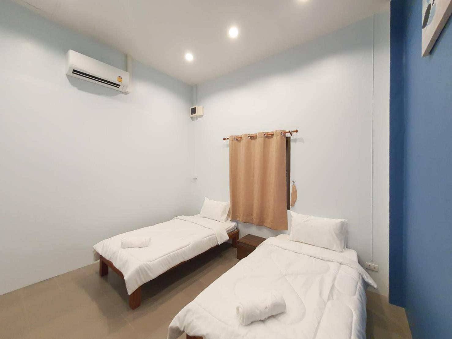 Single Room with Private Bathroom photo 3