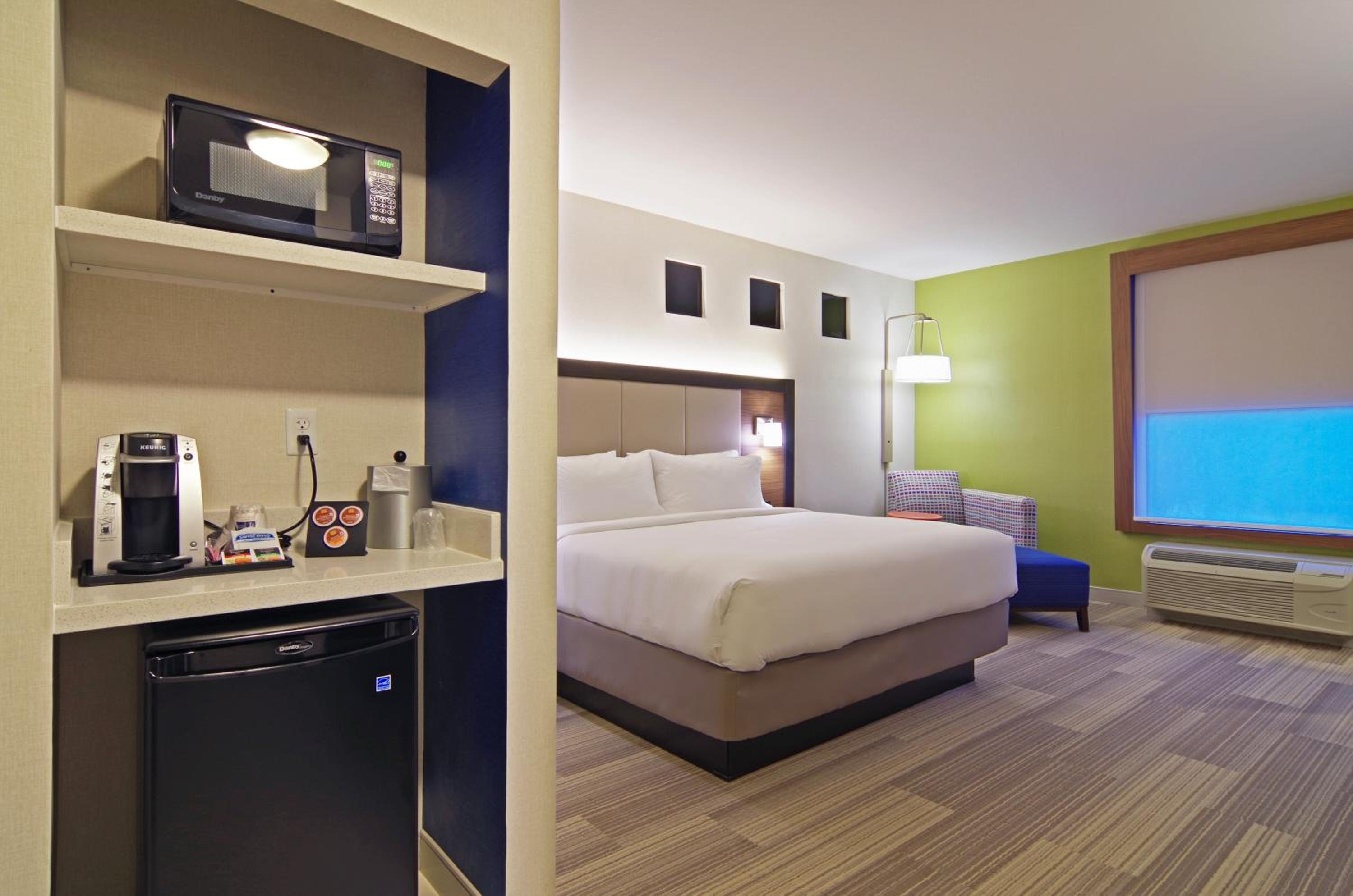 Suite - Mobility Access/Hearing Accessible photo 1