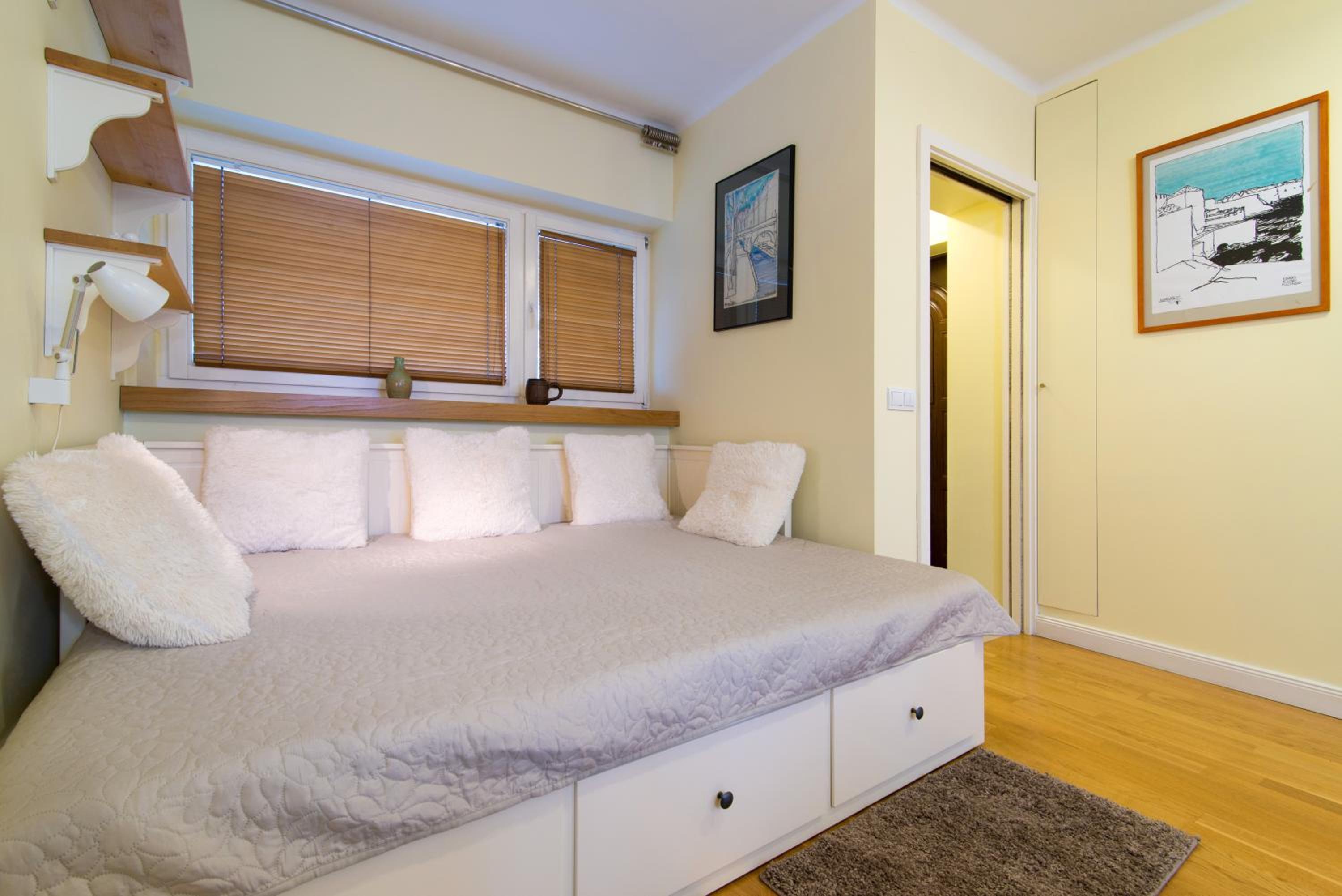 One-Bedroom Apartment photo 2