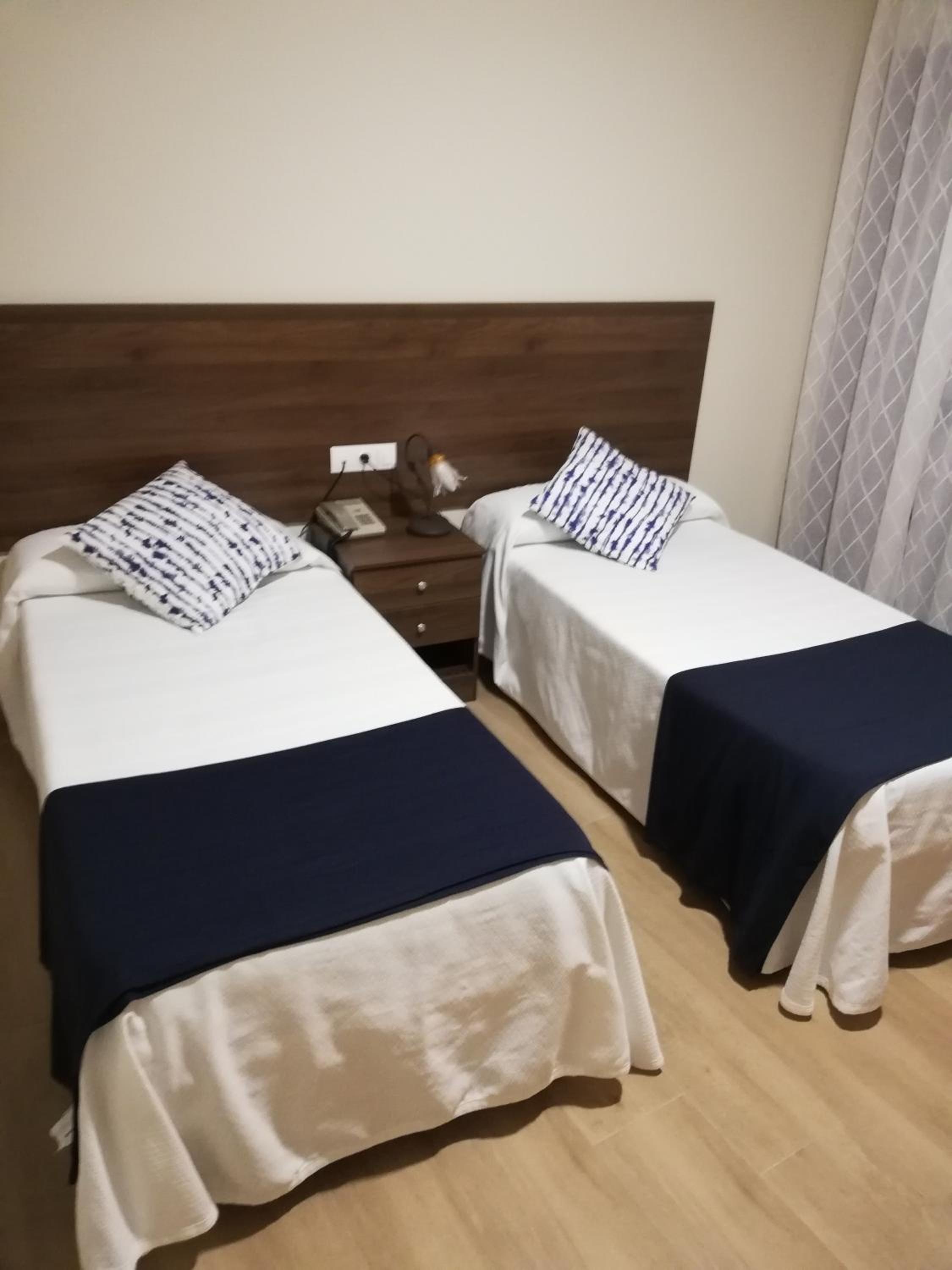 Double or Twin Room - Photo 7