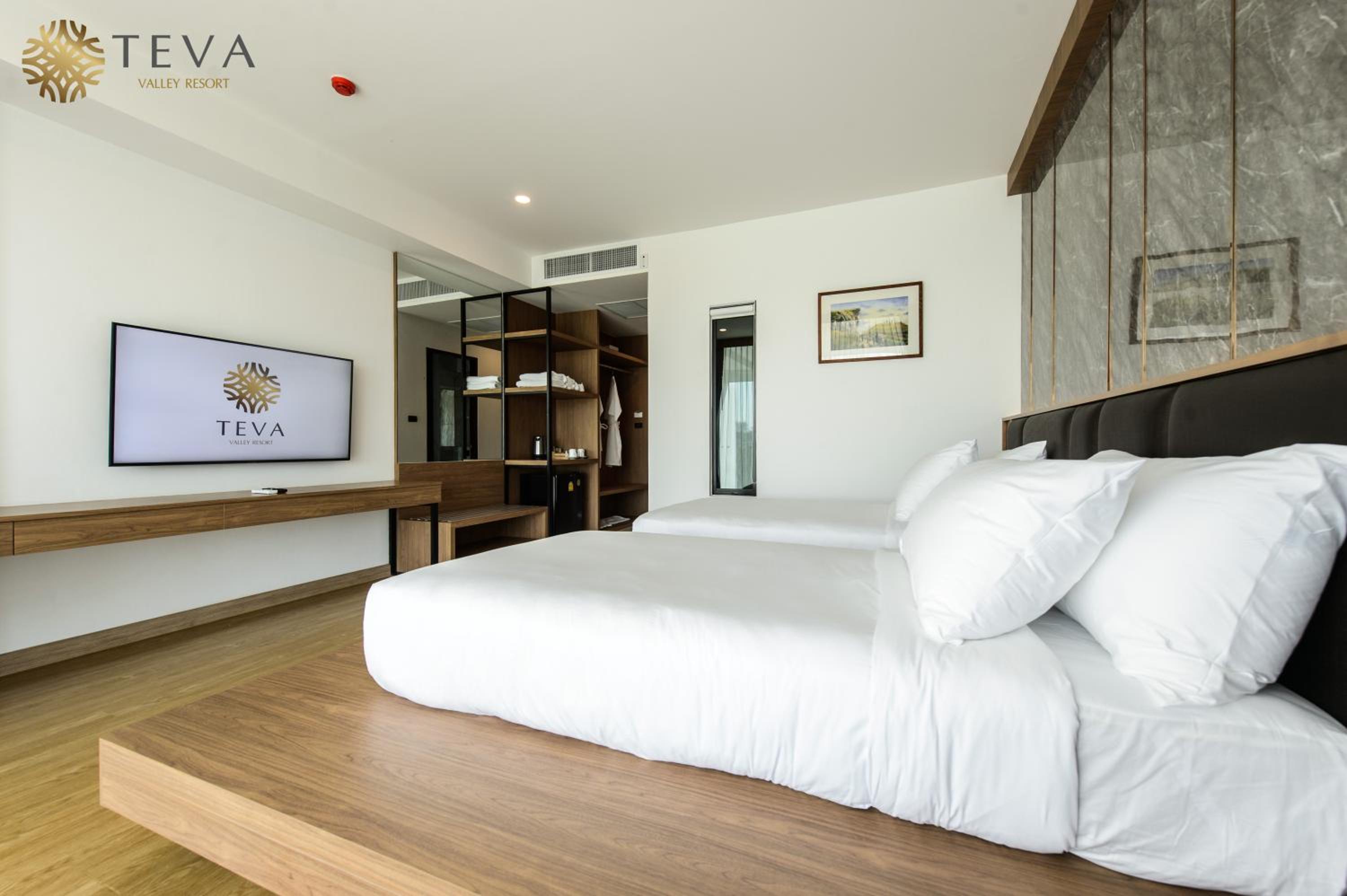 Twin Room with Balcony - Photo 3