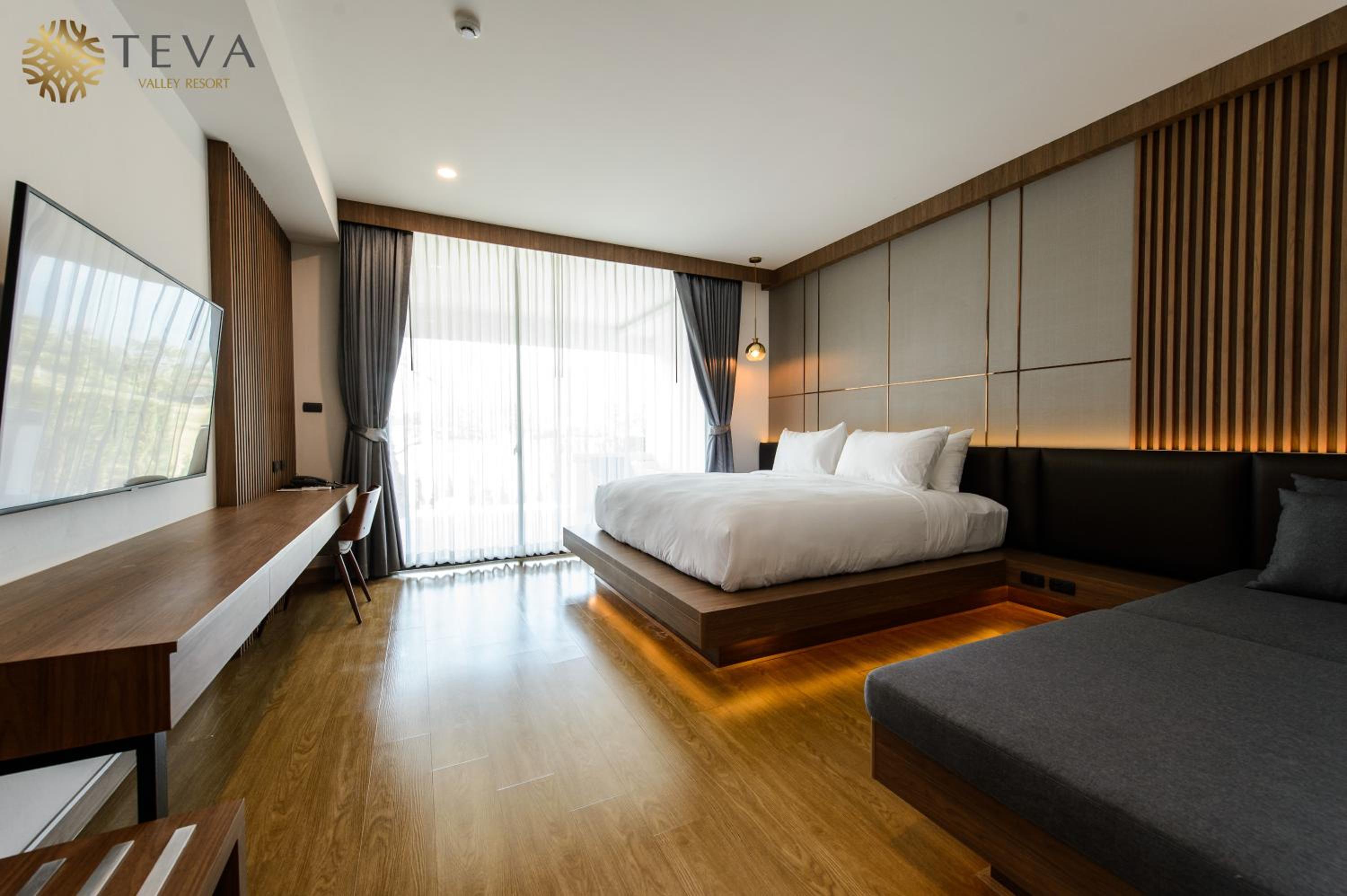 Suite with Hot Tub - Photo 1