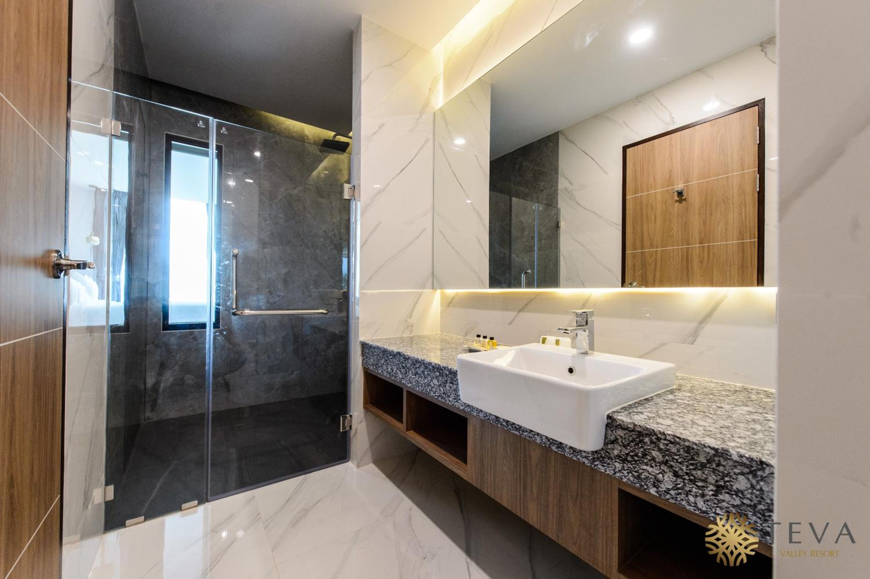 Superior Suite - Photo 8