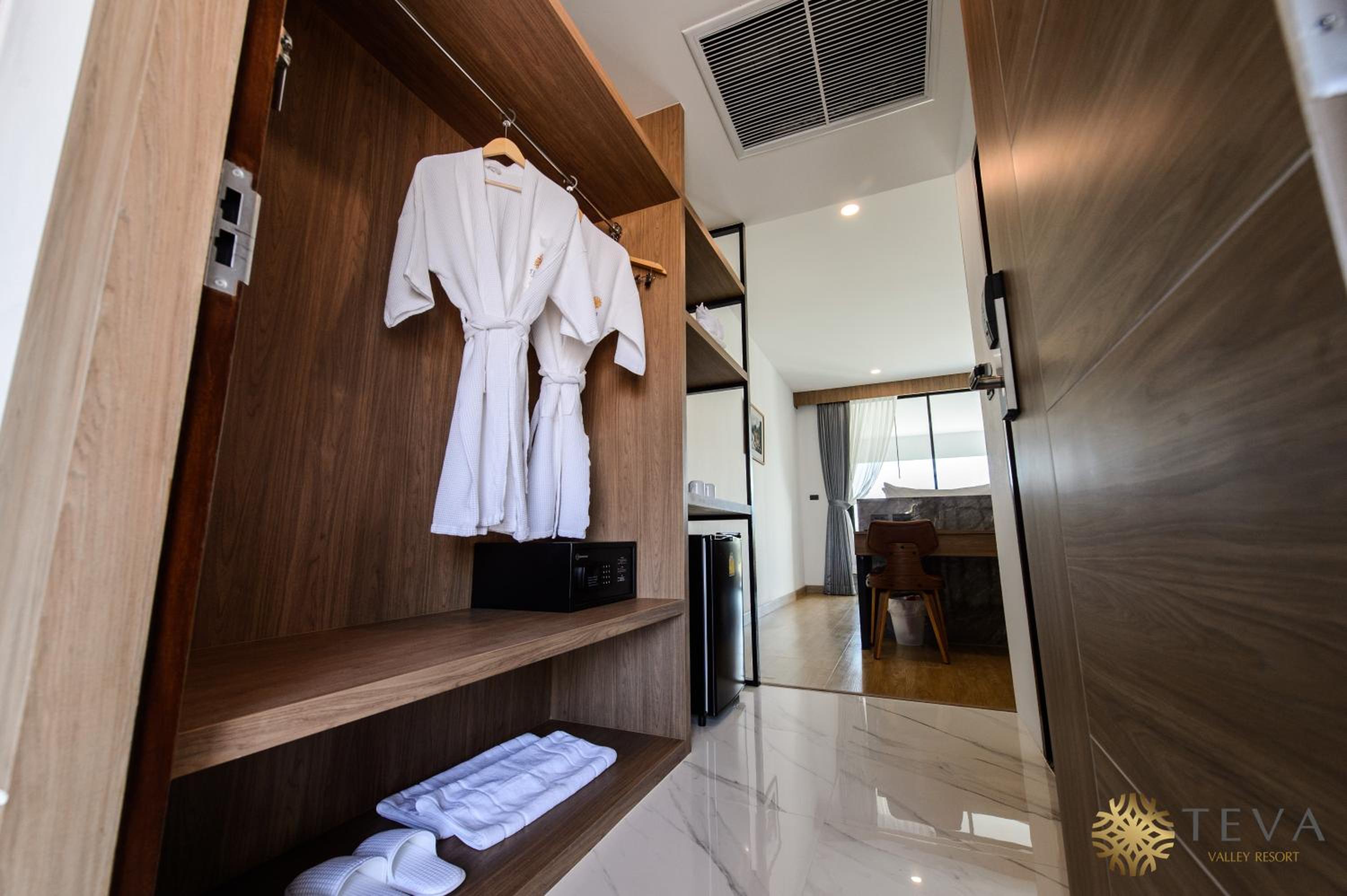 Suite with Mountain View - Photo 4