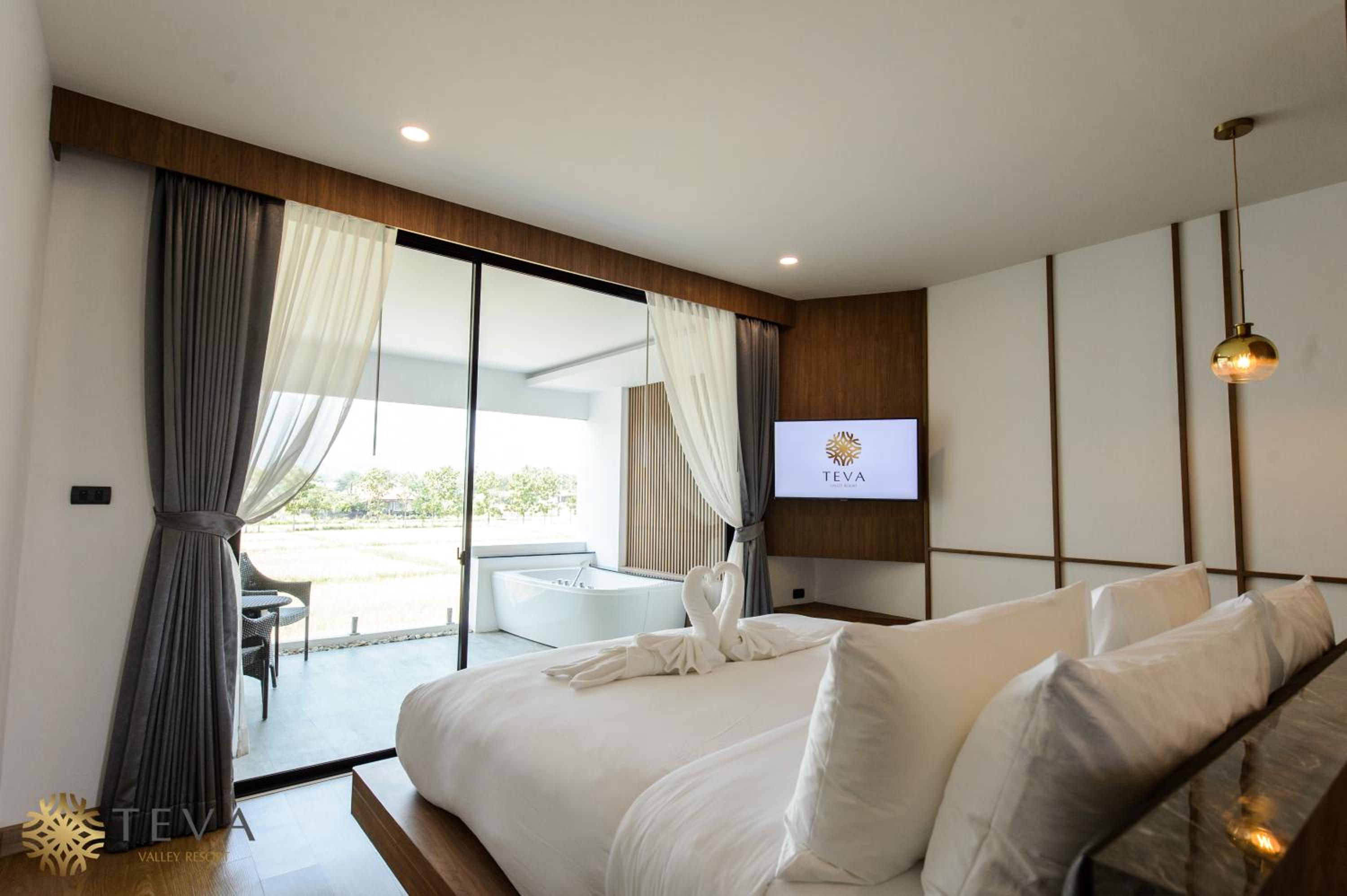 Suite with Mountain View - Photo 6