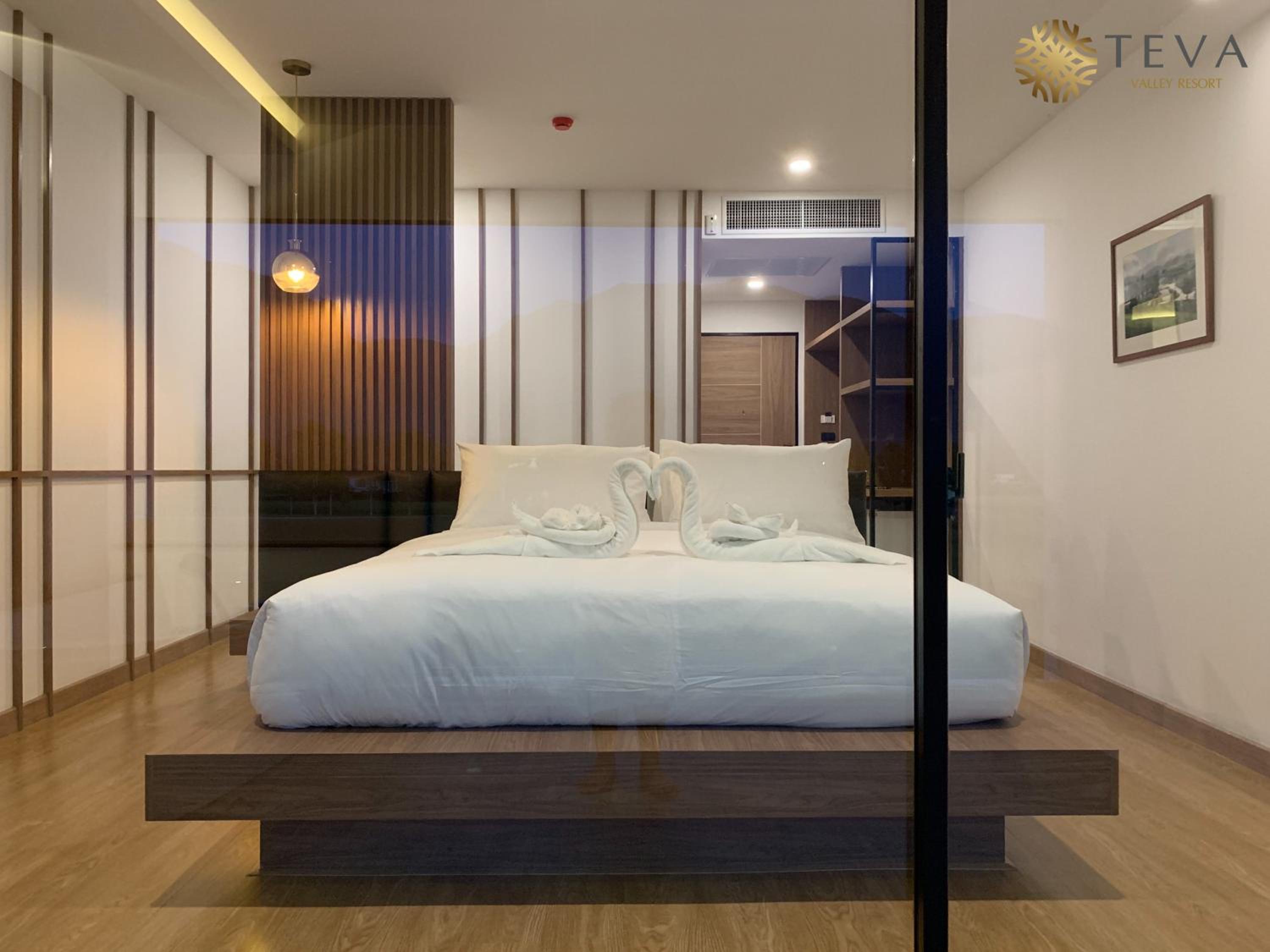 Suite with Mountain View - Photo 7