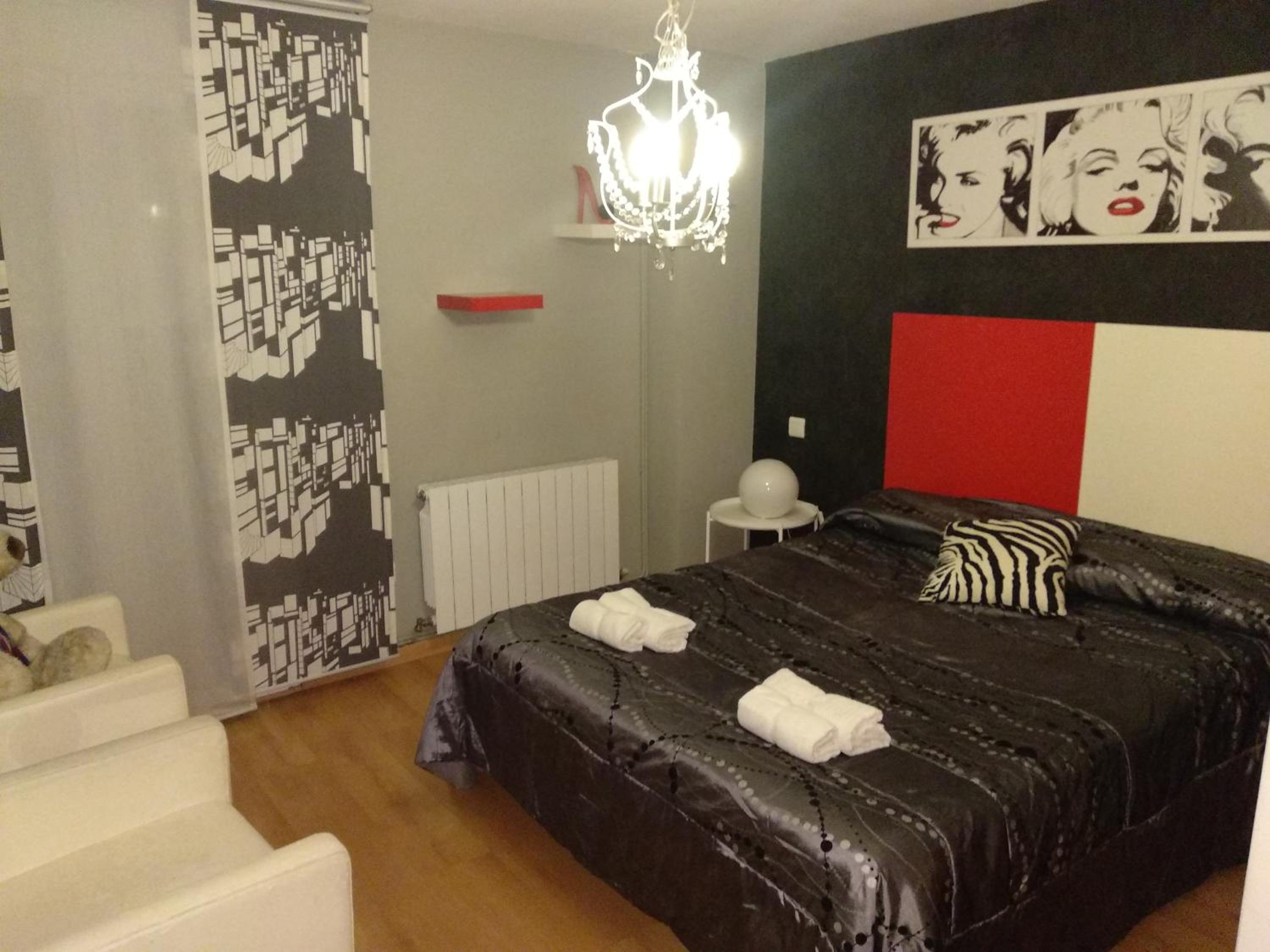Three-Bedroom Apartment - Photo 11