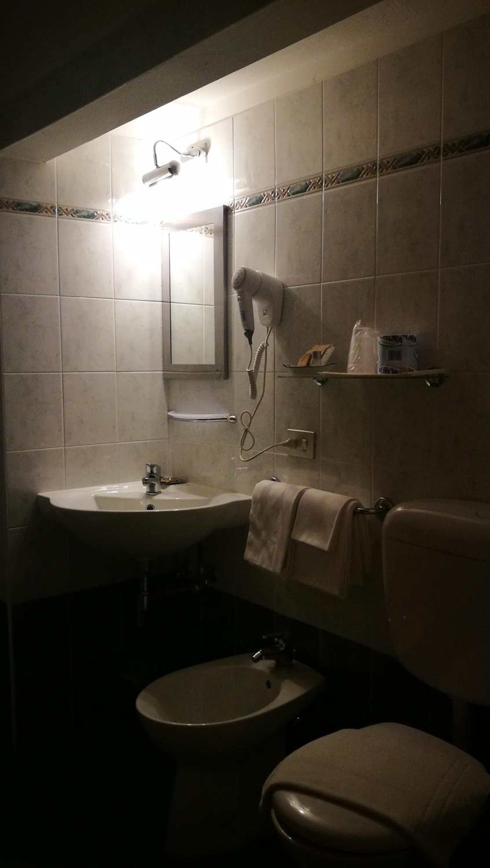 Standard Twin Room photo 3