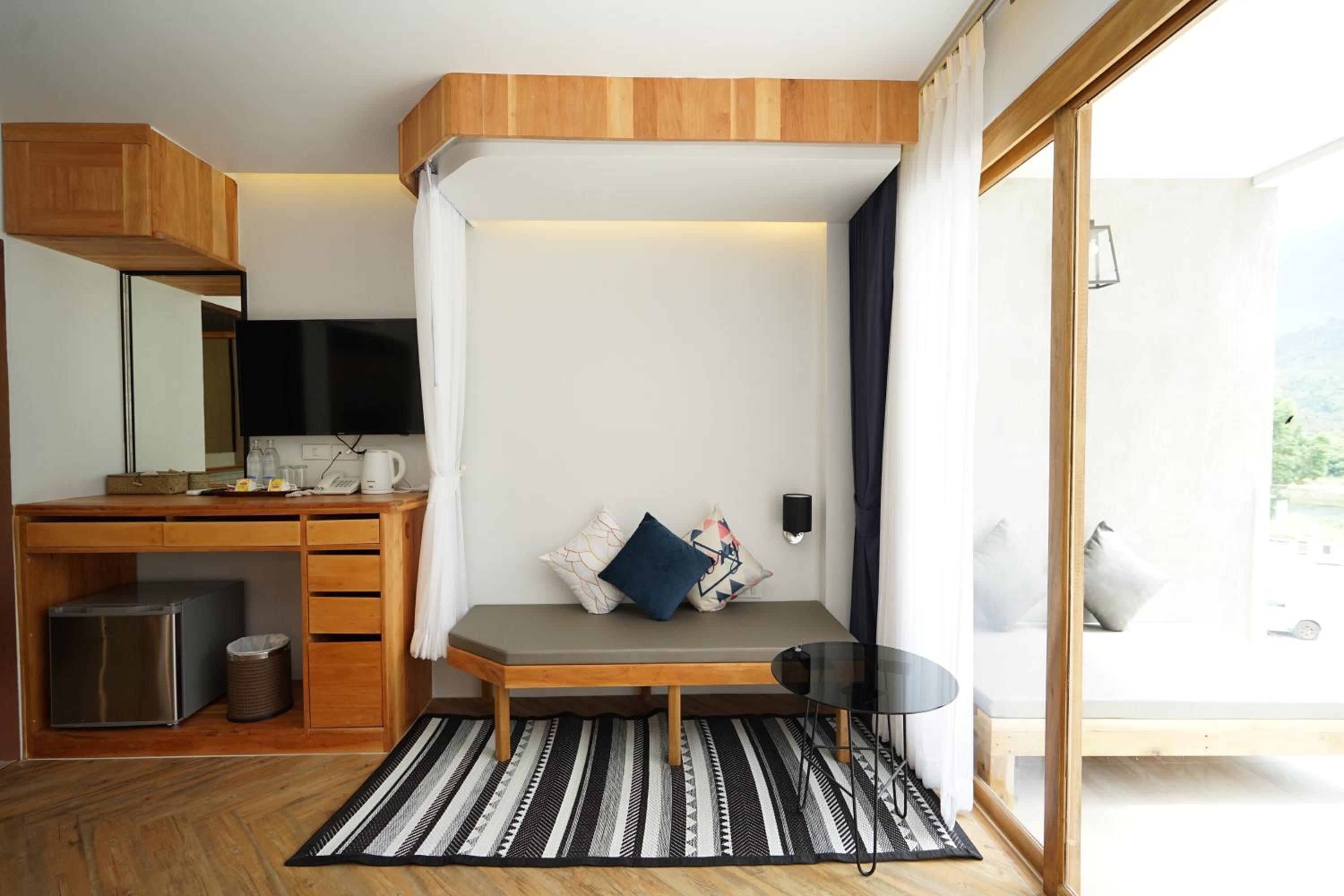 Suite with Mountain View - Photo 4