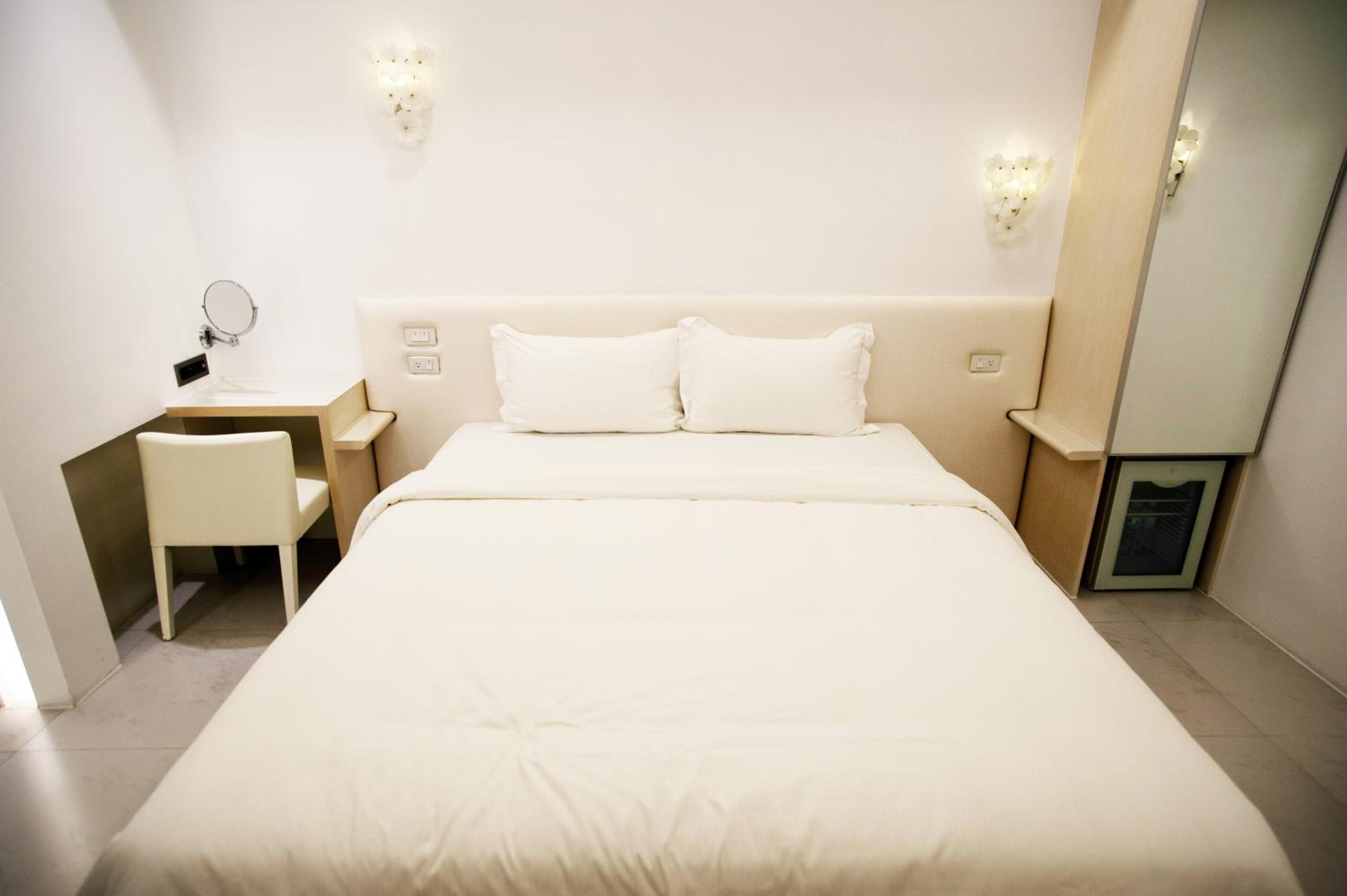 Standard Double Room (No Window) photo 1