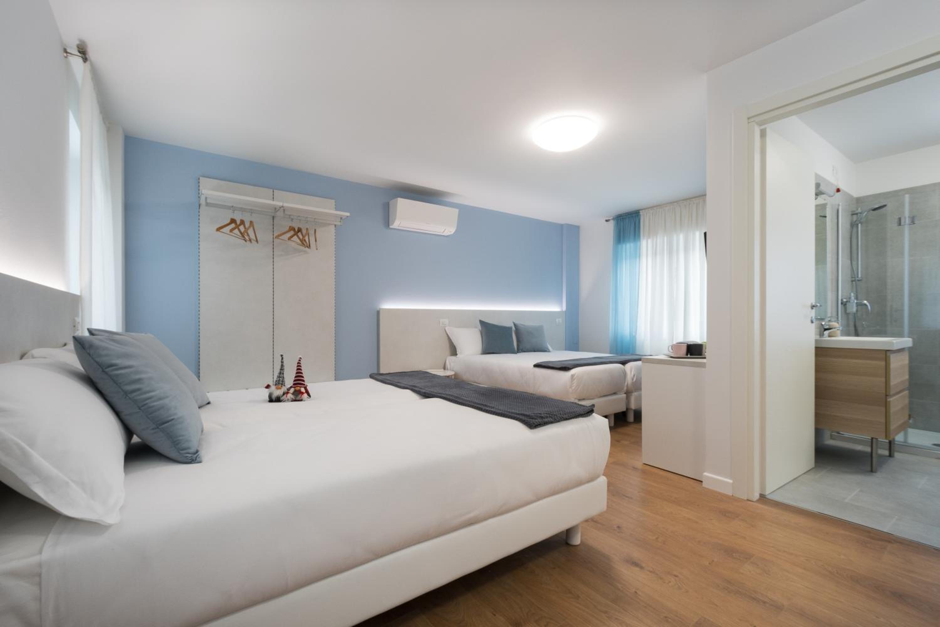 Quadruple Room with Private Bathroom
