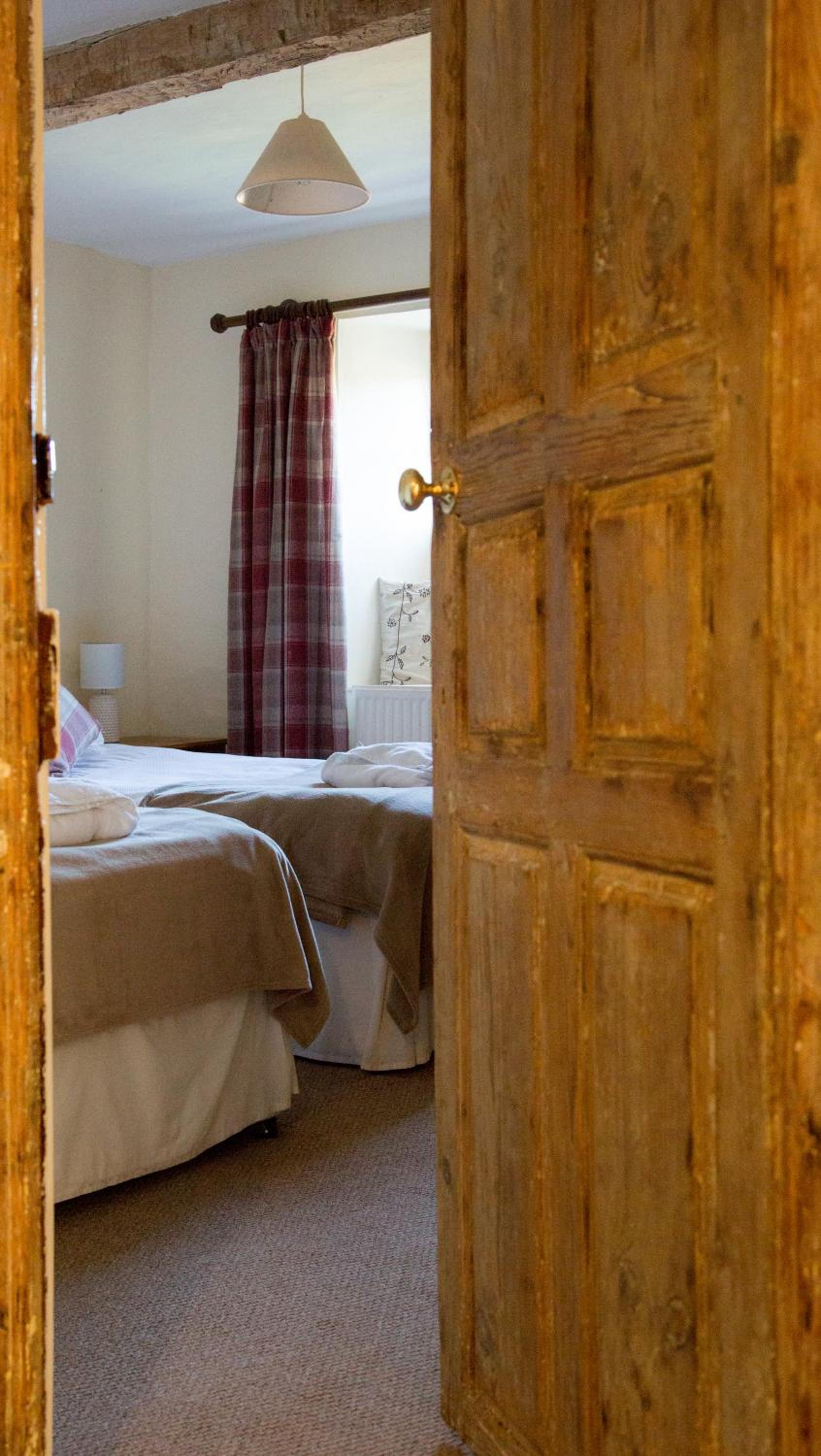 Double or Twin Room with Shared Bathroom and Mountain View photo 2