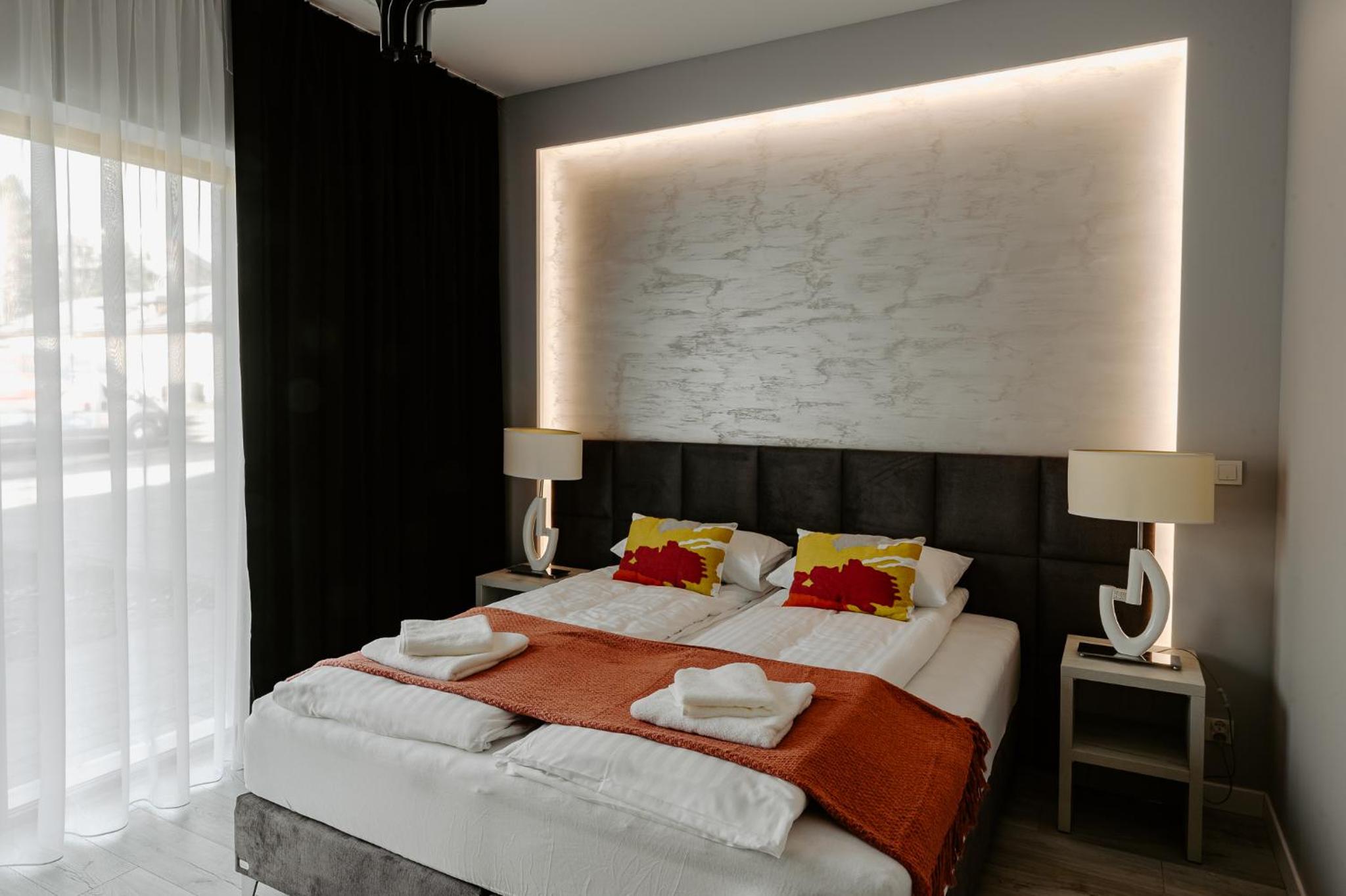 Deluxe Double or Twin Room - Photo 9