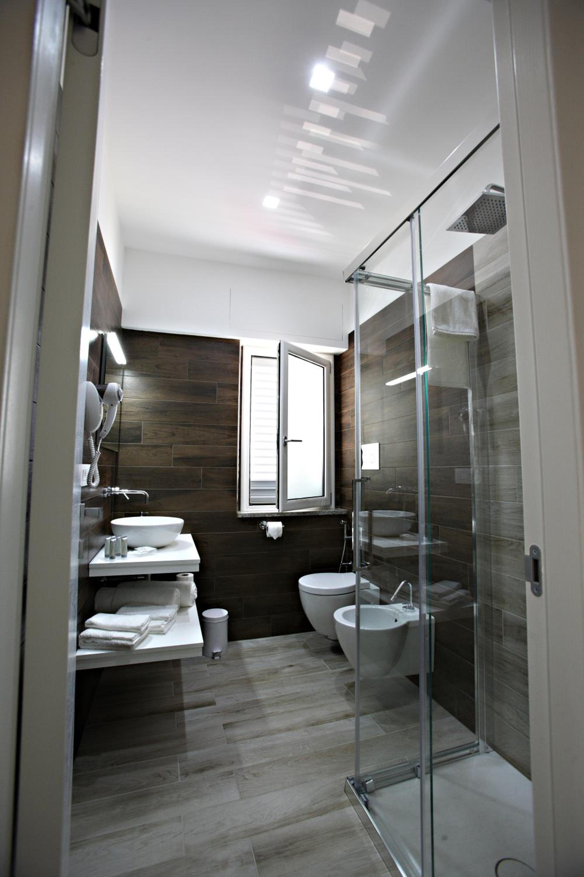 Triple Room with Private Bathroom - Photo 2