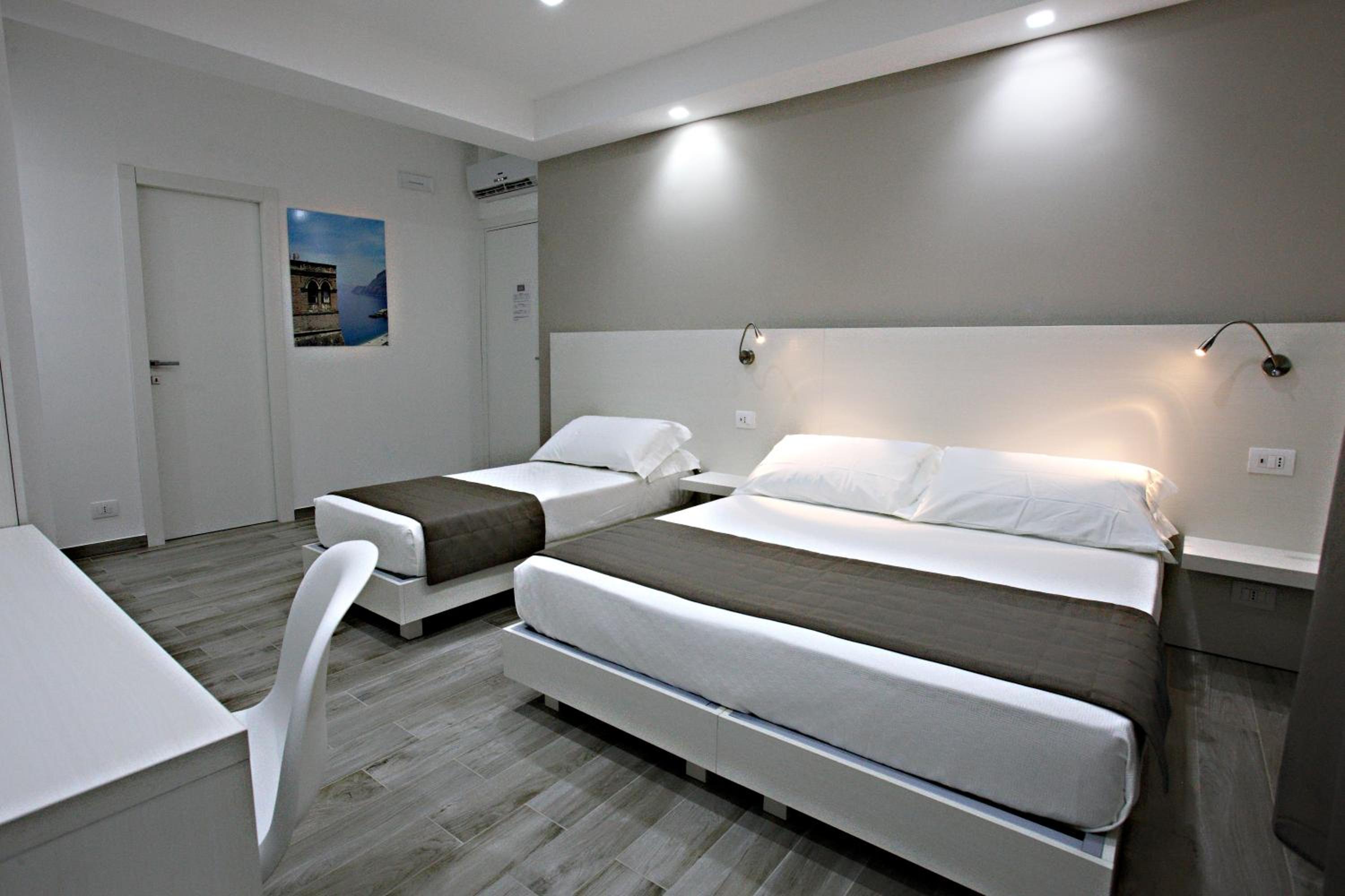 Triple Room with Private Bathroom photo 3