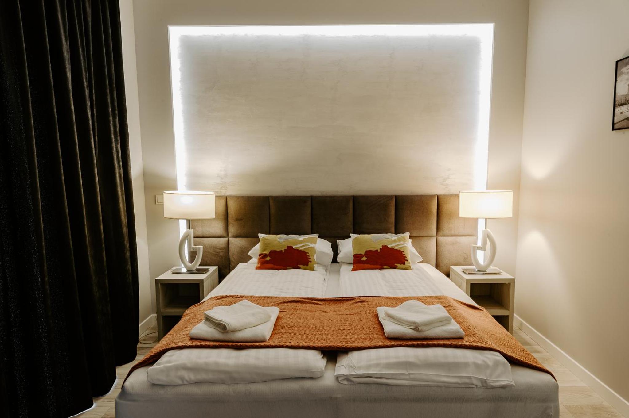 Deluxe Double or Twin Room - Photo 13