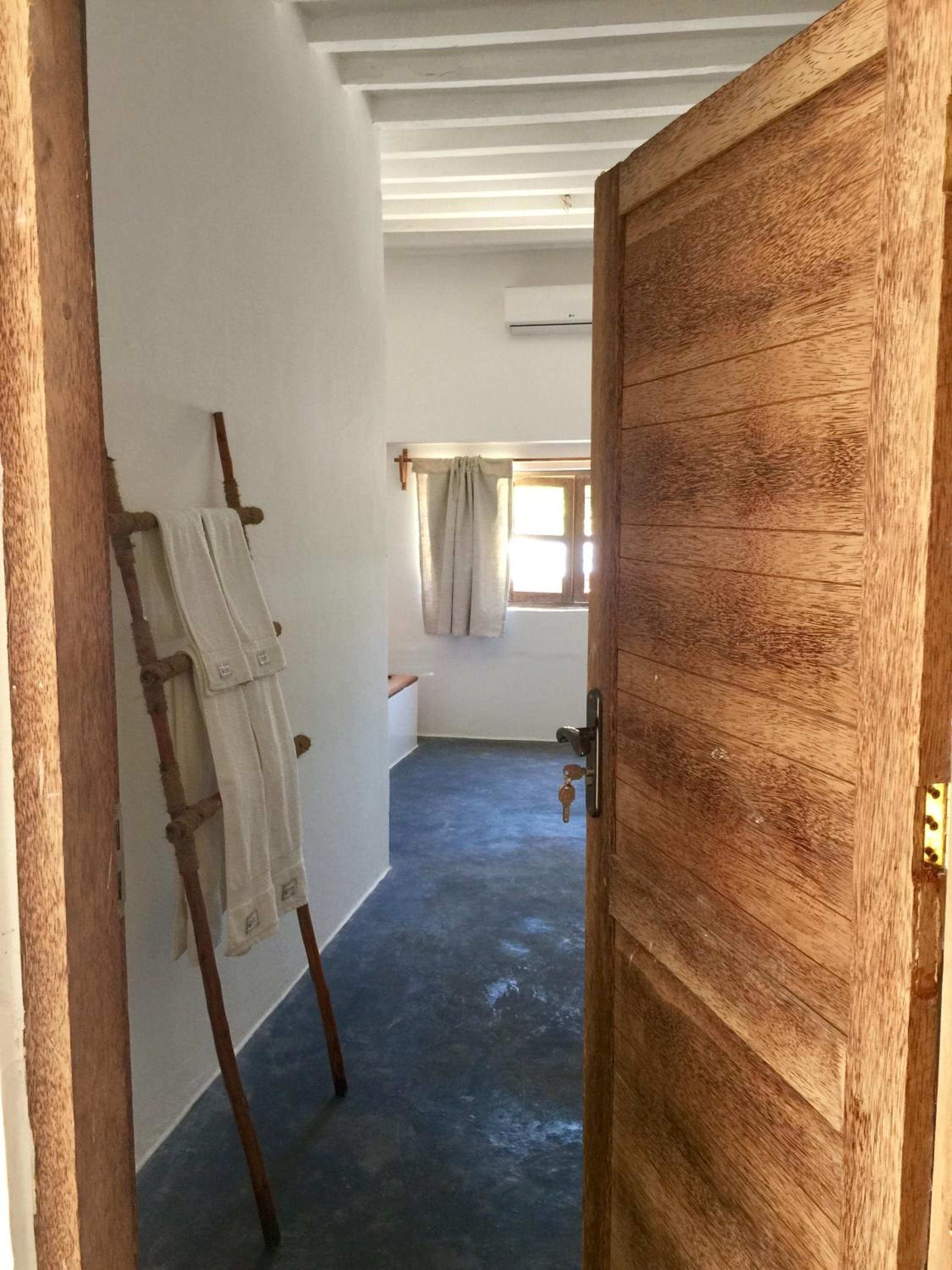 Twin Room - Photo 3