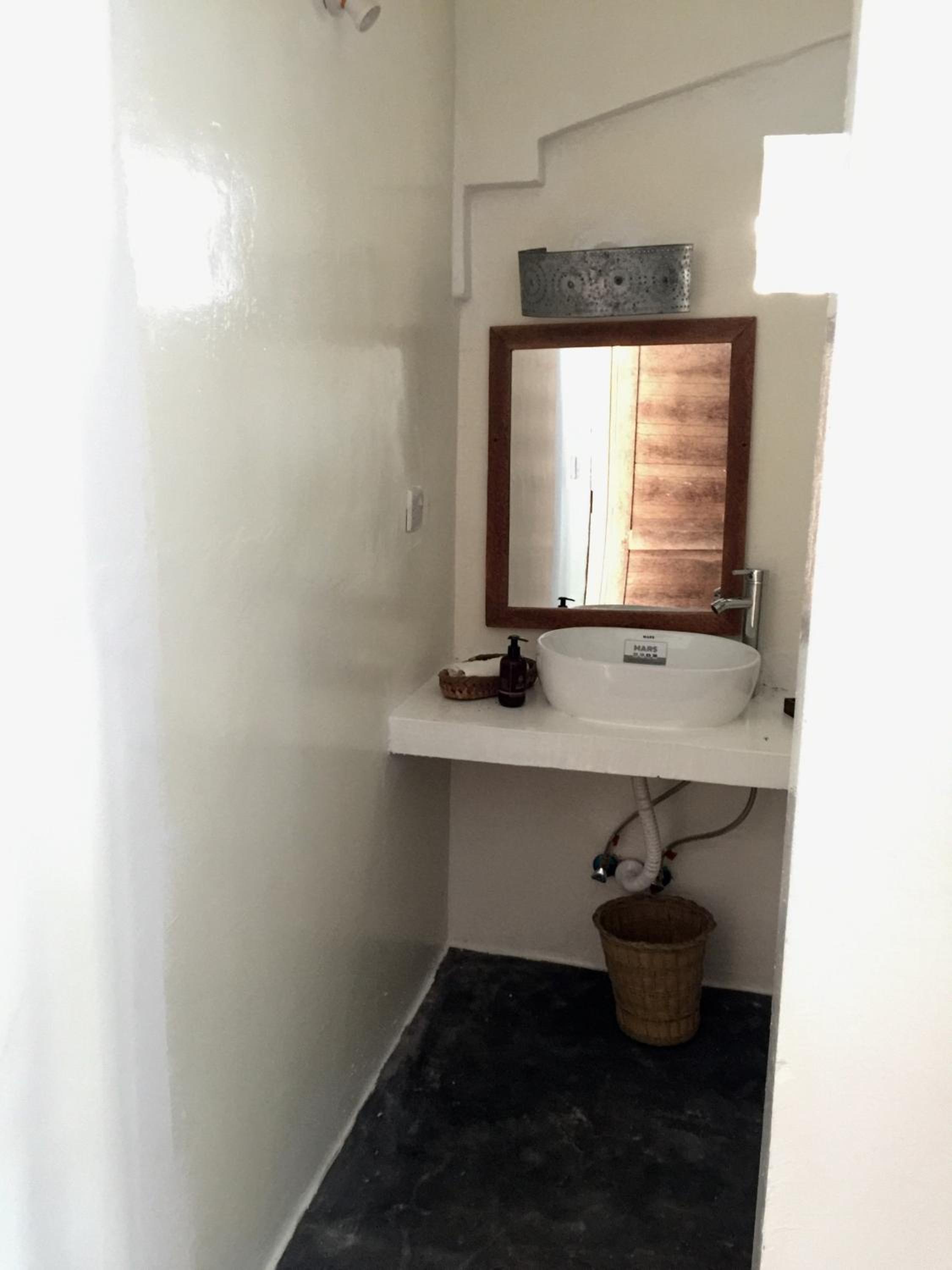 Twin Room - Photo 2