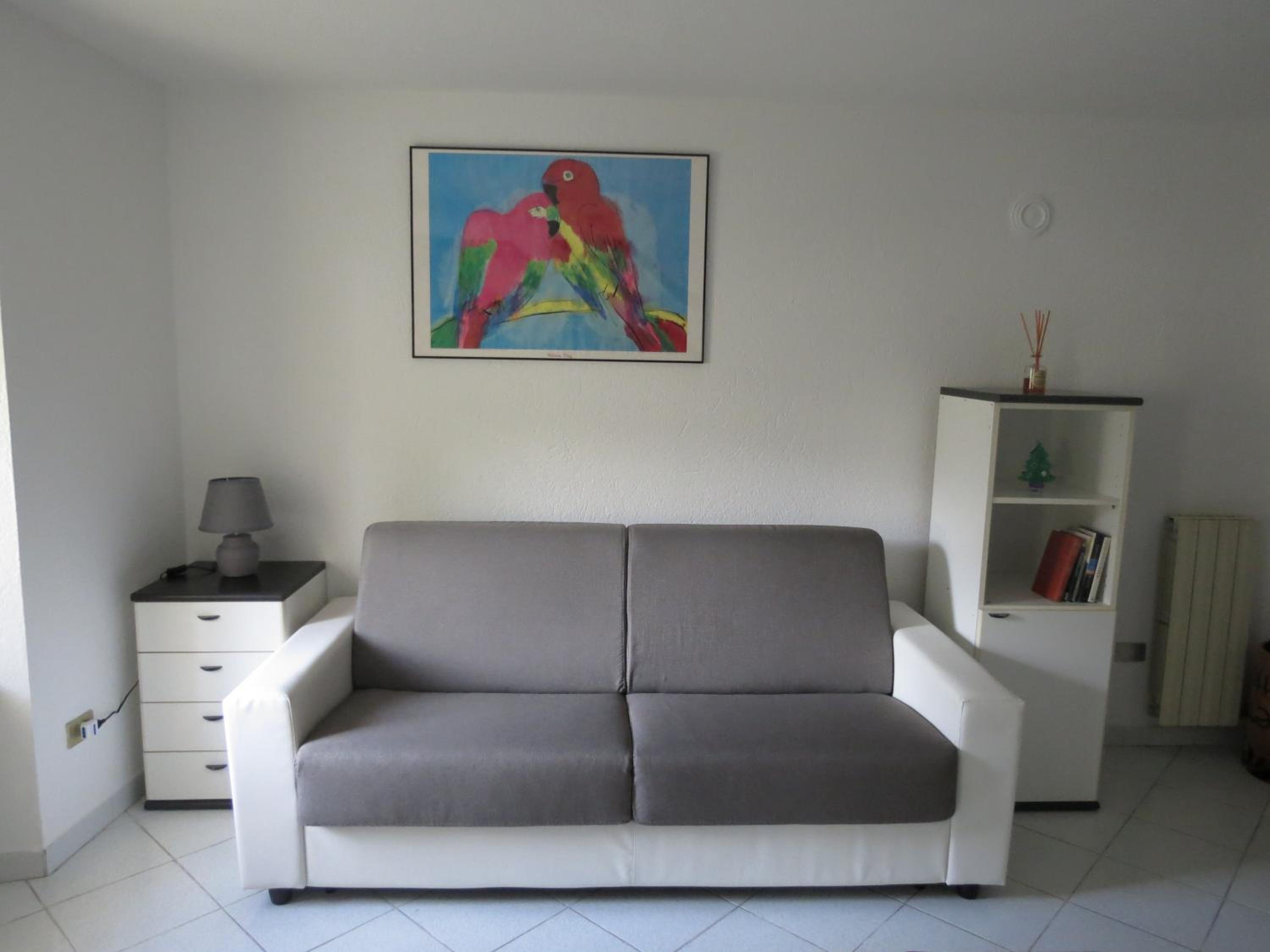 One-Bedroom Apartment photo 1