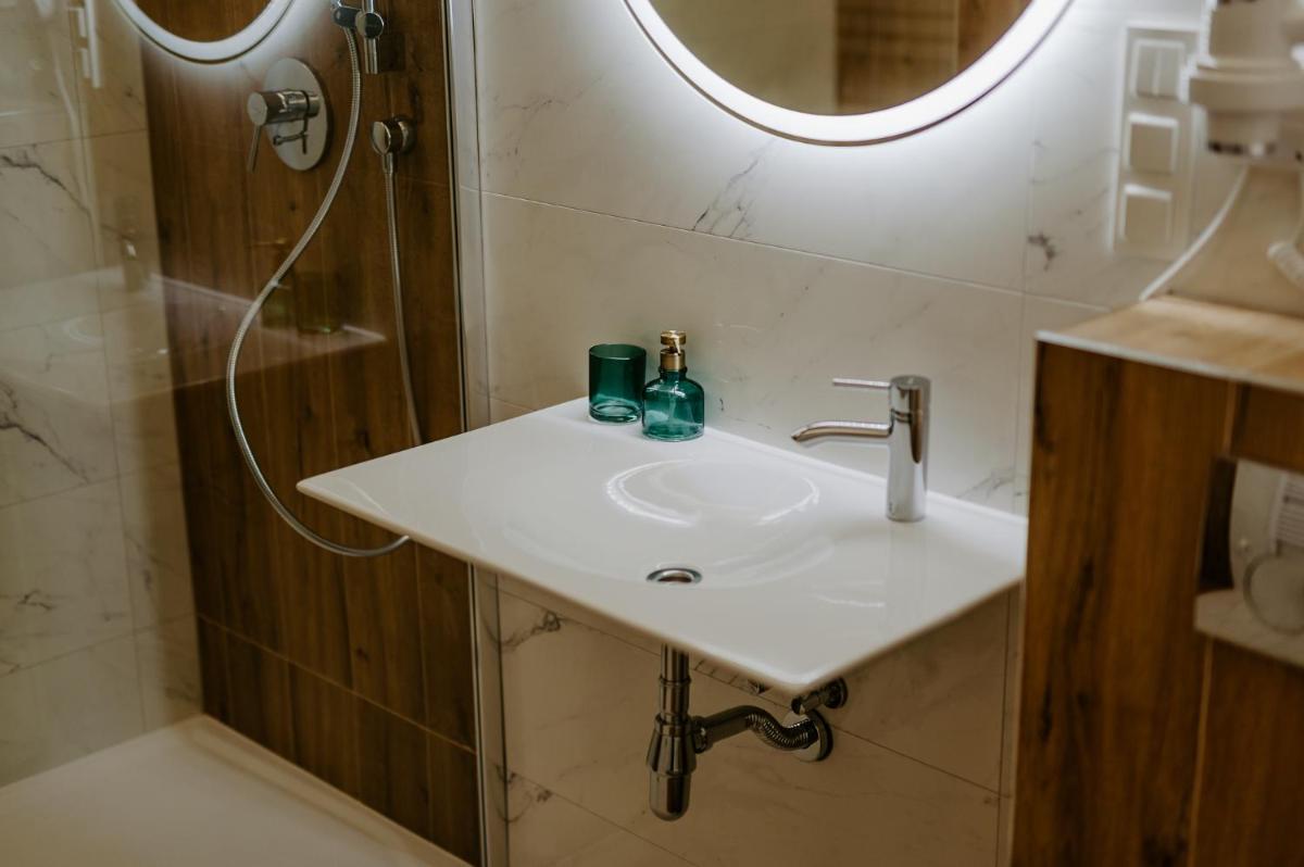 Deluxe Double or Twin Room - Photo 6