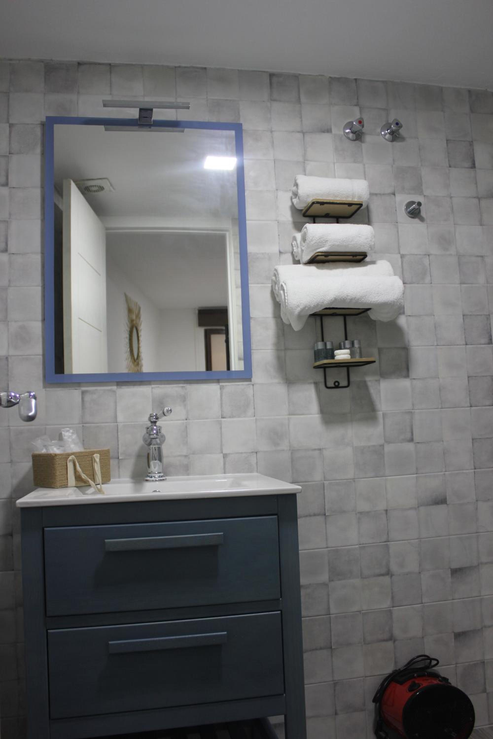 One-Bedroom Apartment - Photo 29