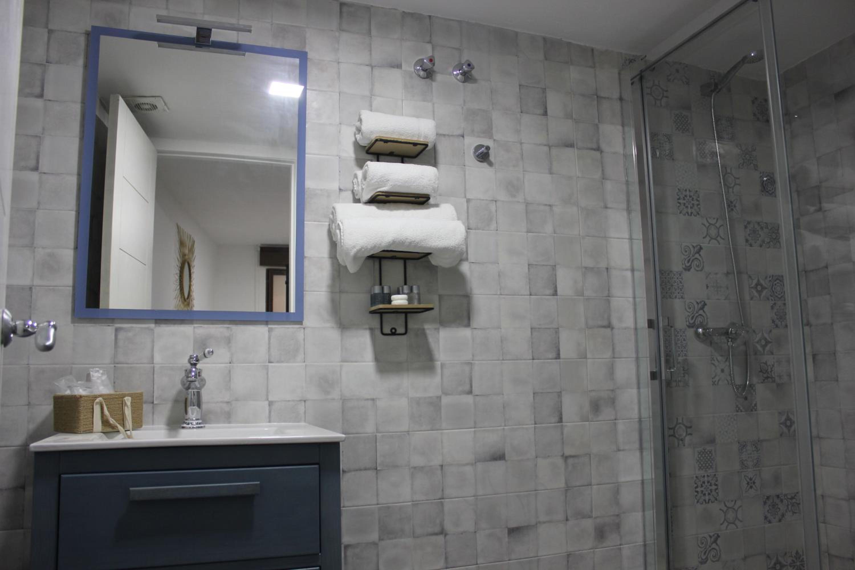 One-Bedroom Apartment - Photo 28