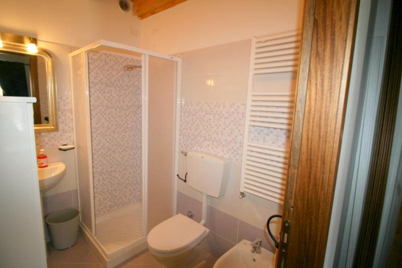 Deluxe Room (2 Adults + 1 Child) - Photo 5