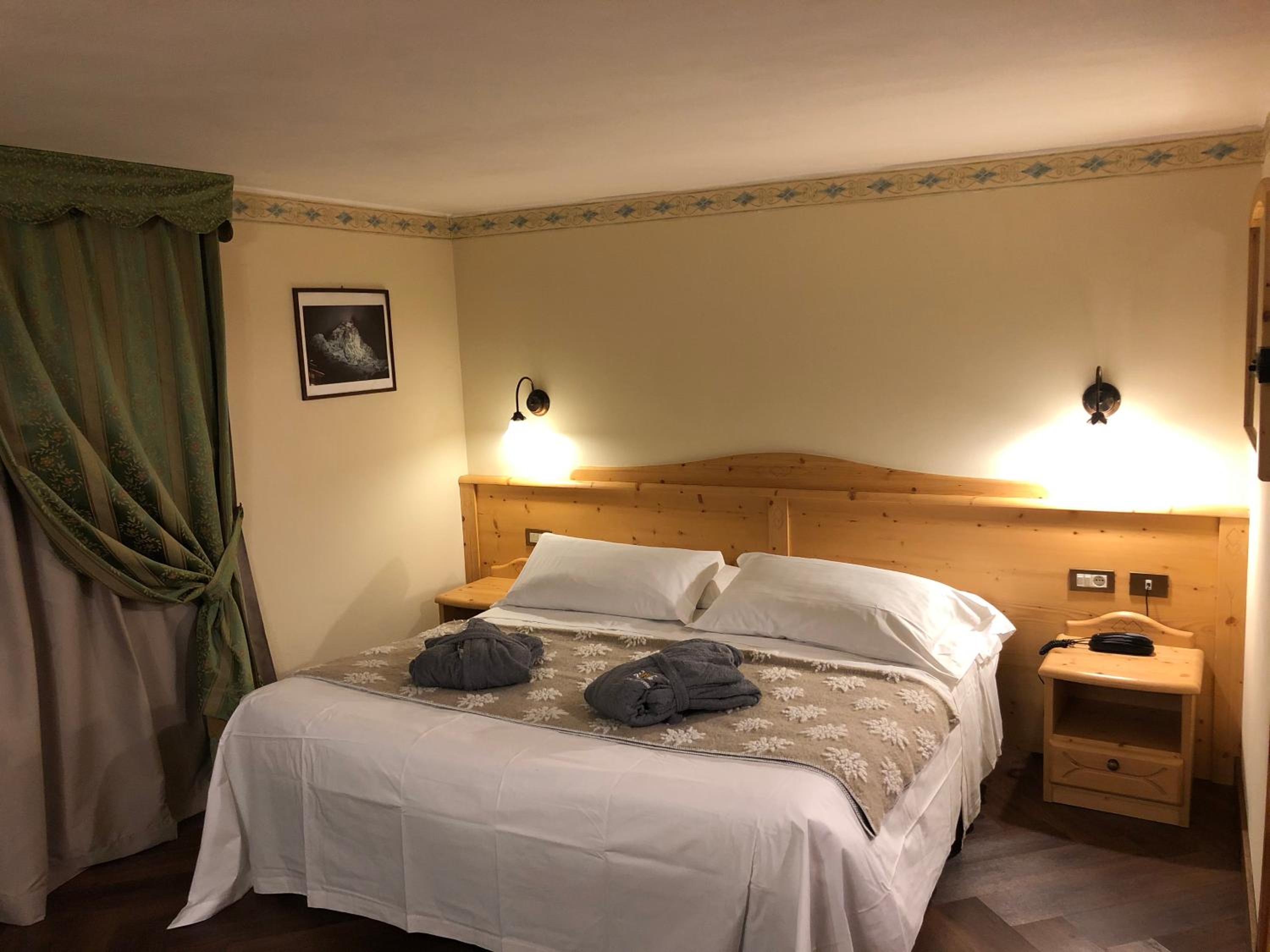 Double or Twin Room - Photo 10