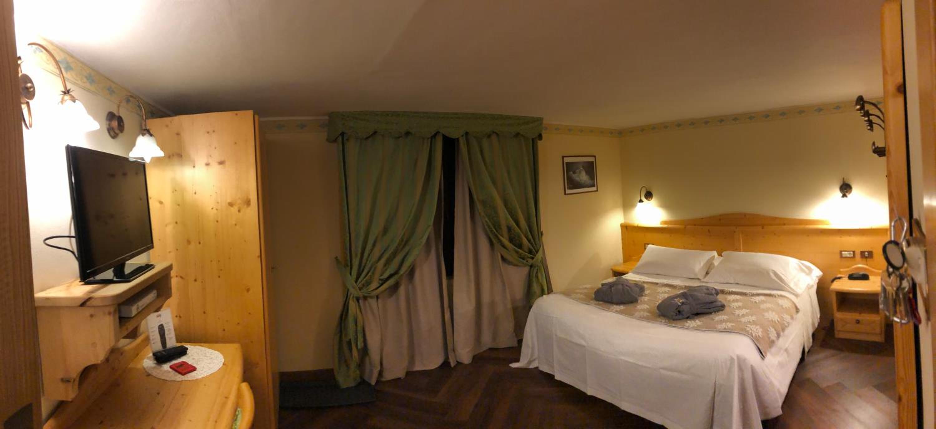 Double or Twin Room - Photo 2