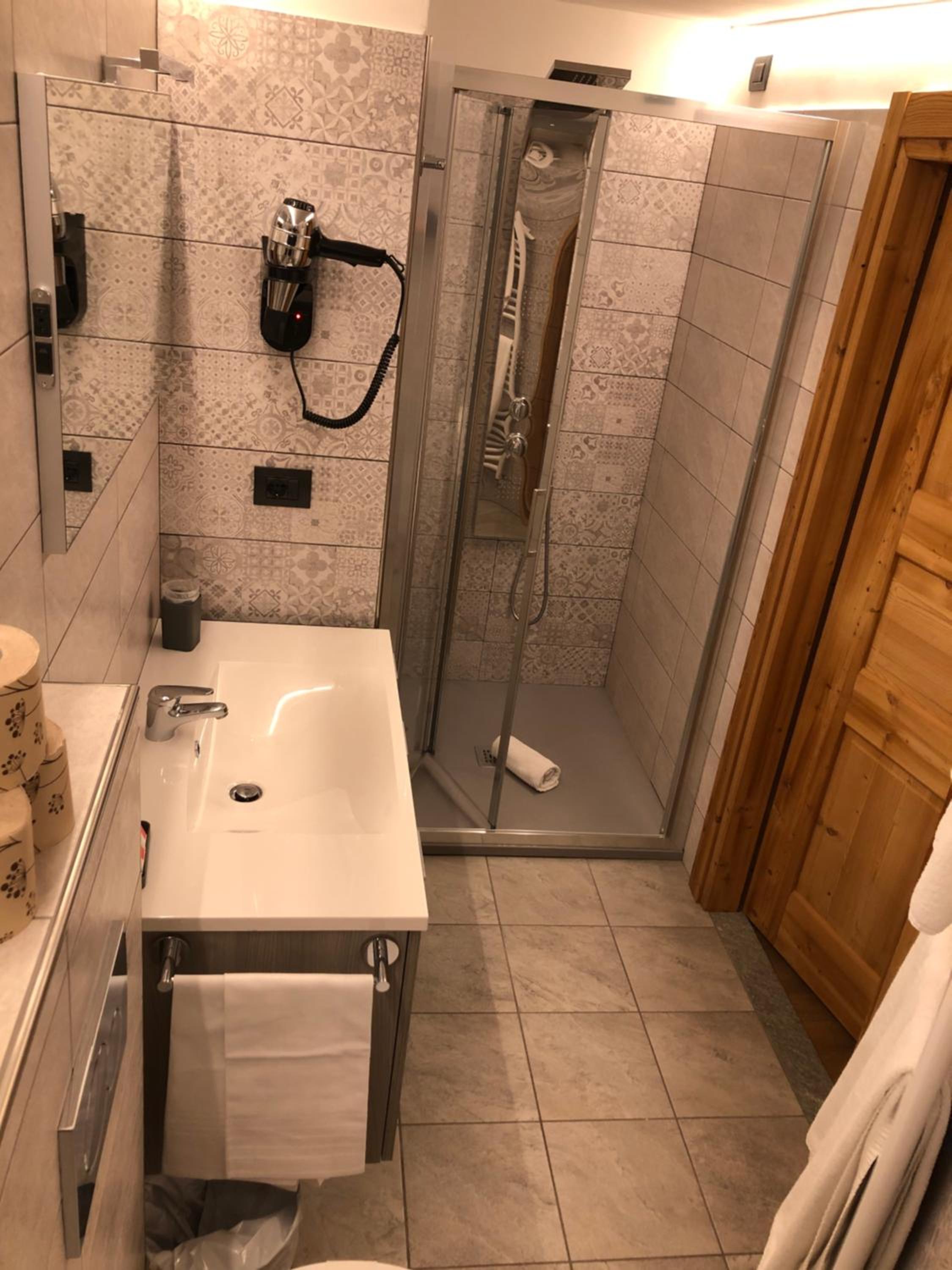 Double or Twin Room - Photo 11