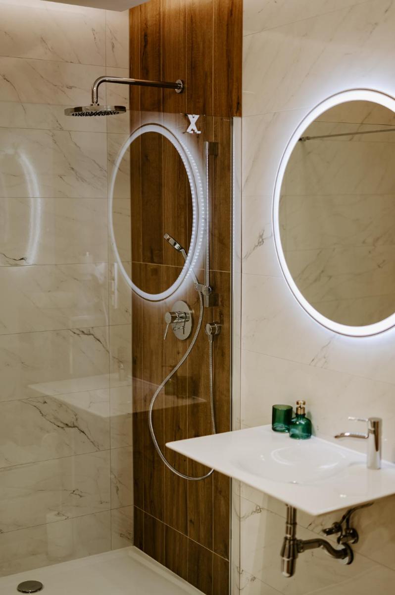 Deluxe Double or Twin Room - Photo 7