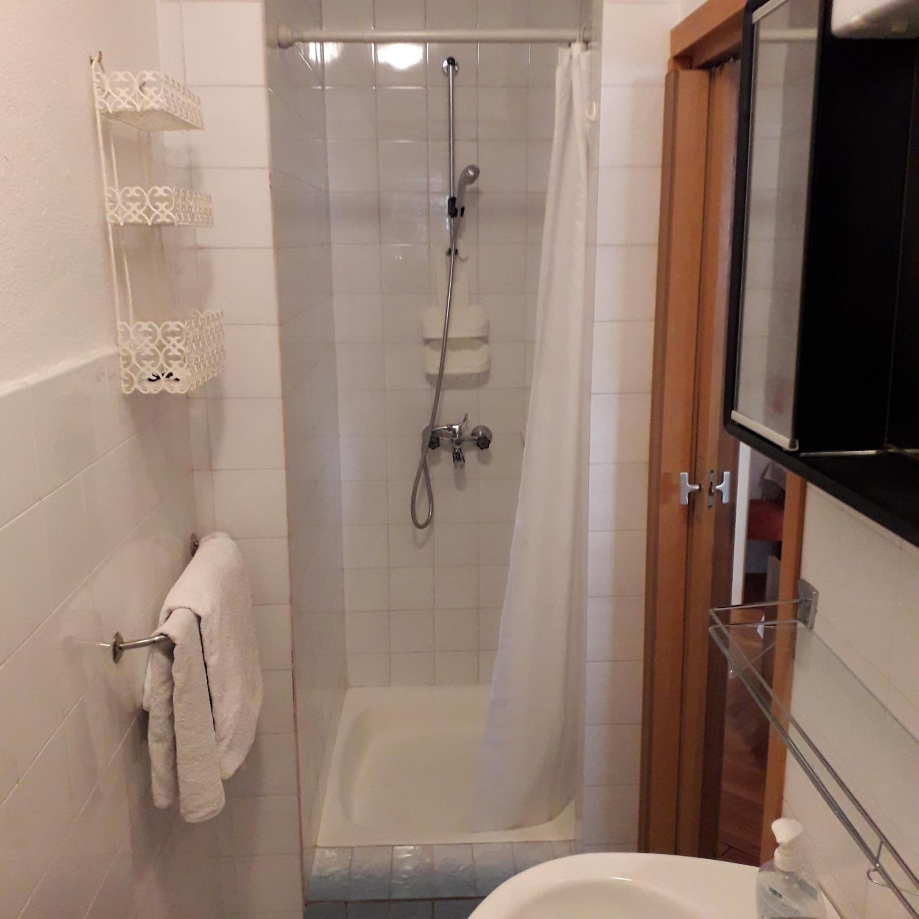 Three-Bedroom Apartment with Terrace - Photo 4