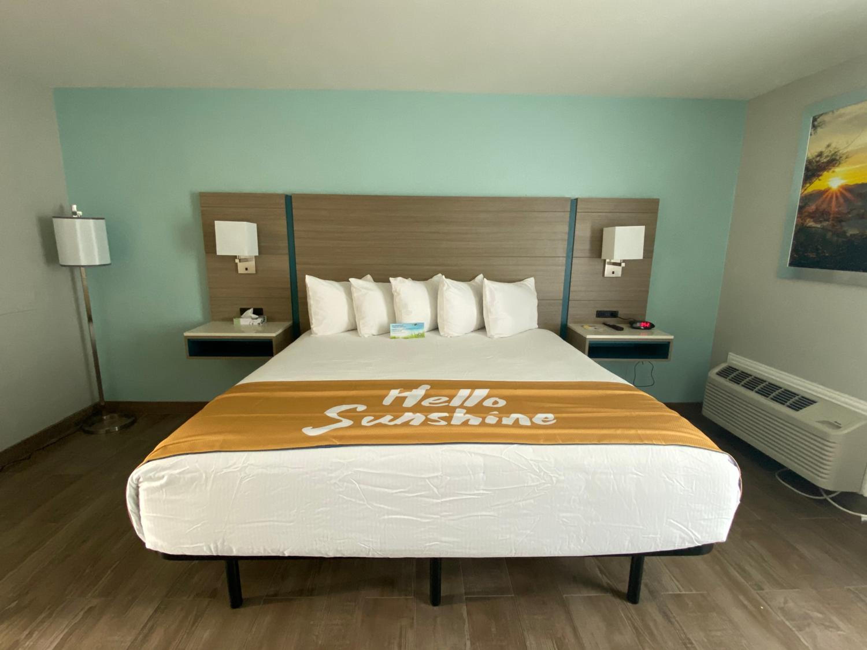 Deluxe King Room - Photo 3
