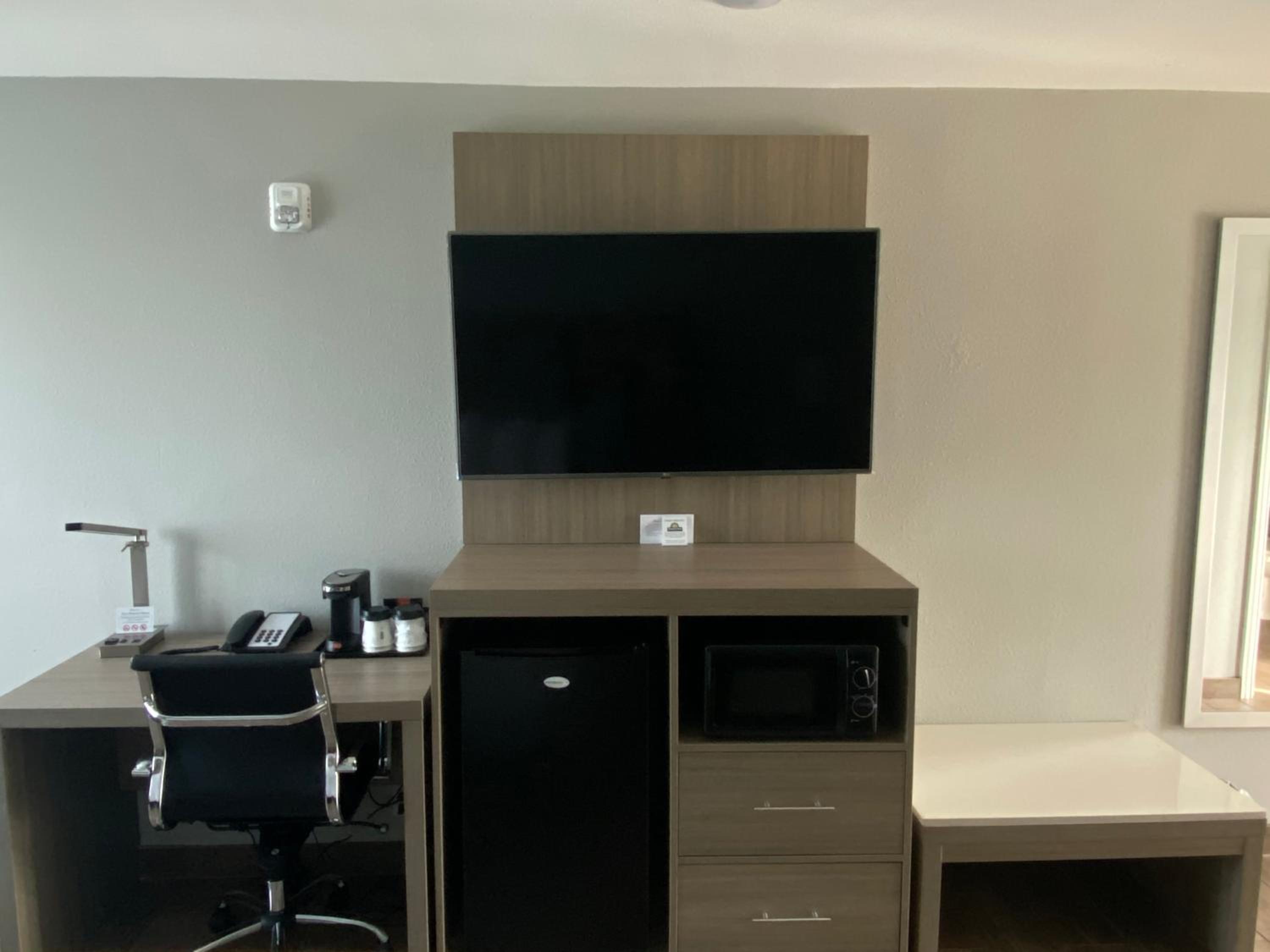 Deluxe King Room - Photo 6