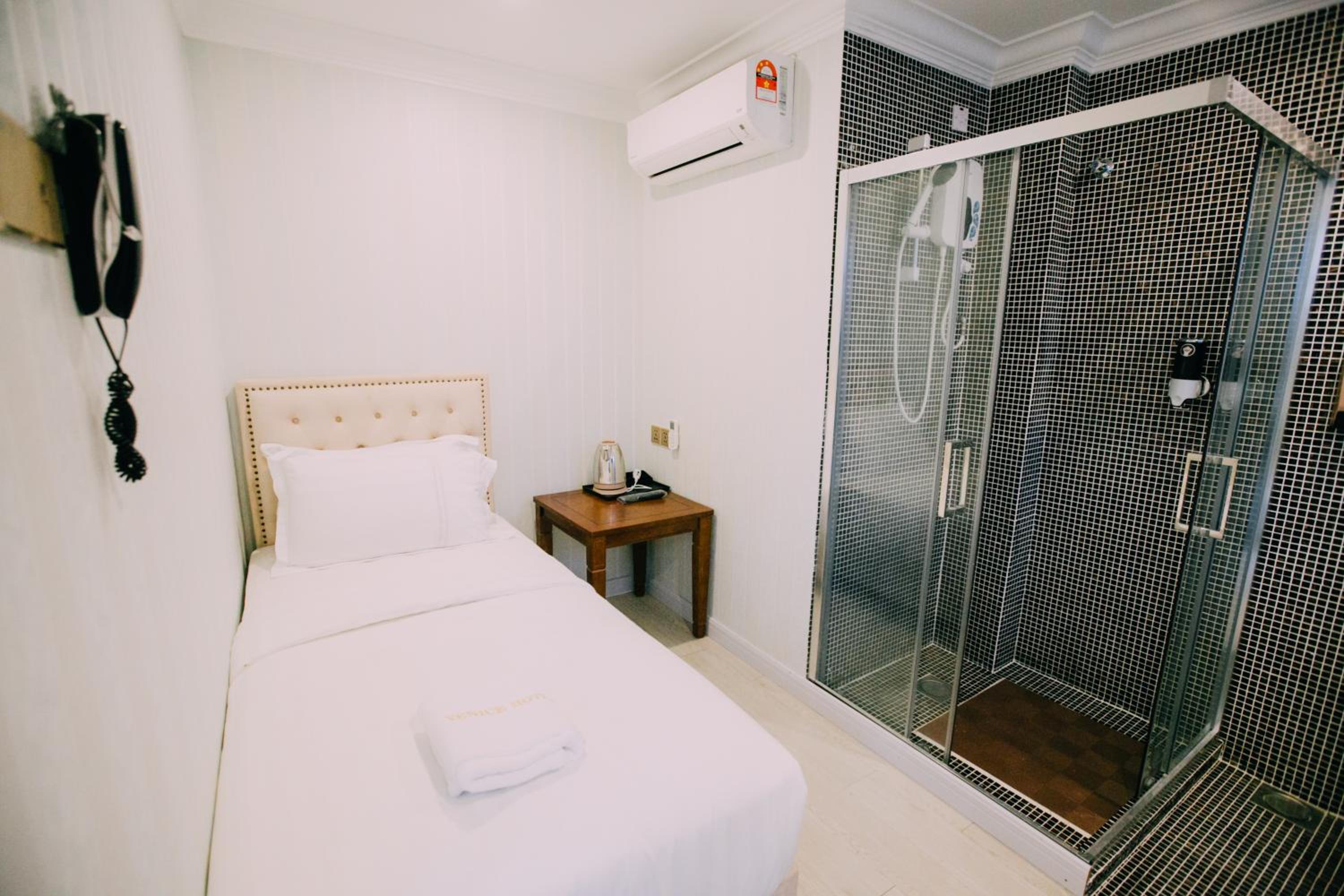 Single Room photo 3