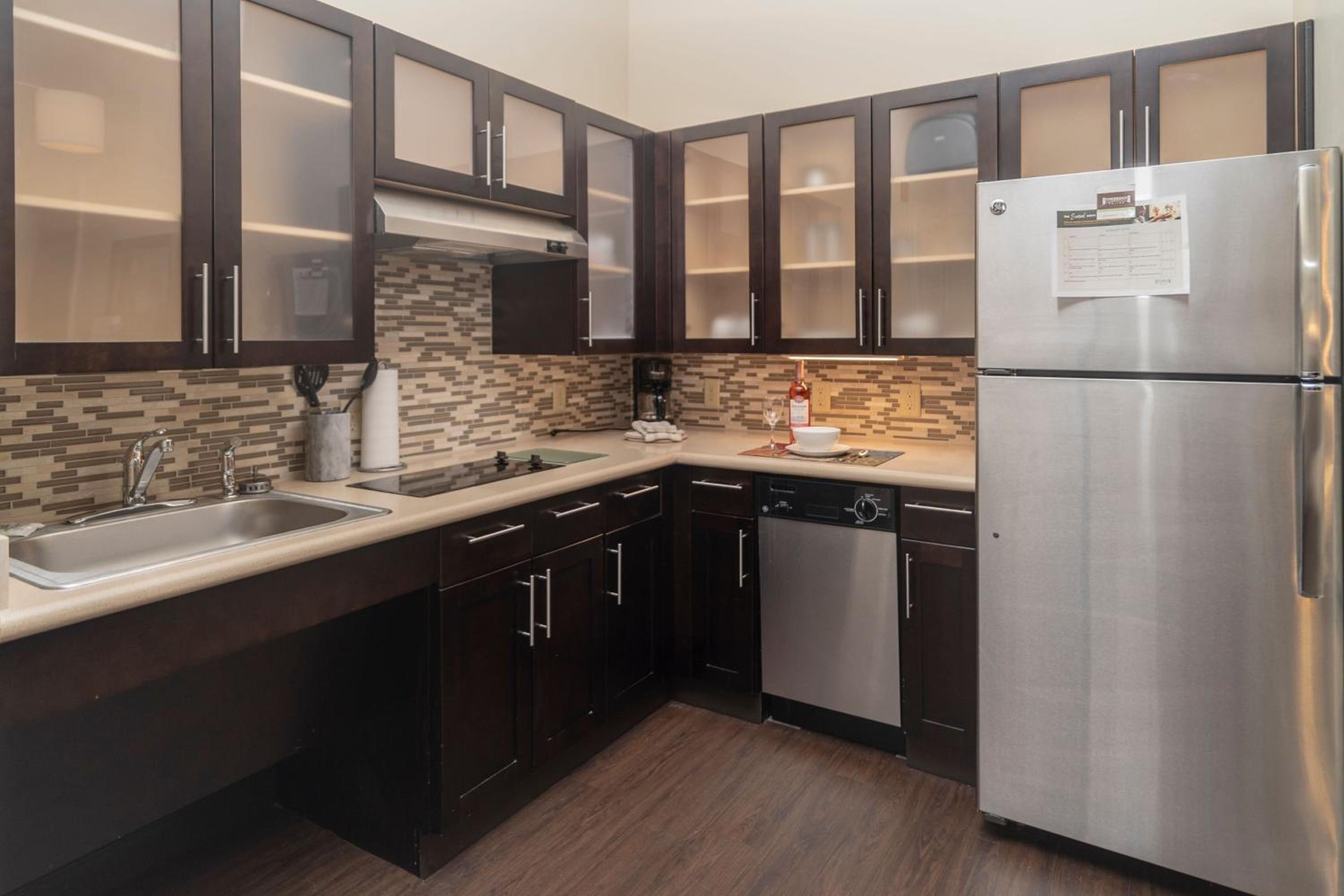 One-Bedroom Queen with Transfer Shower - Mobility Accessible