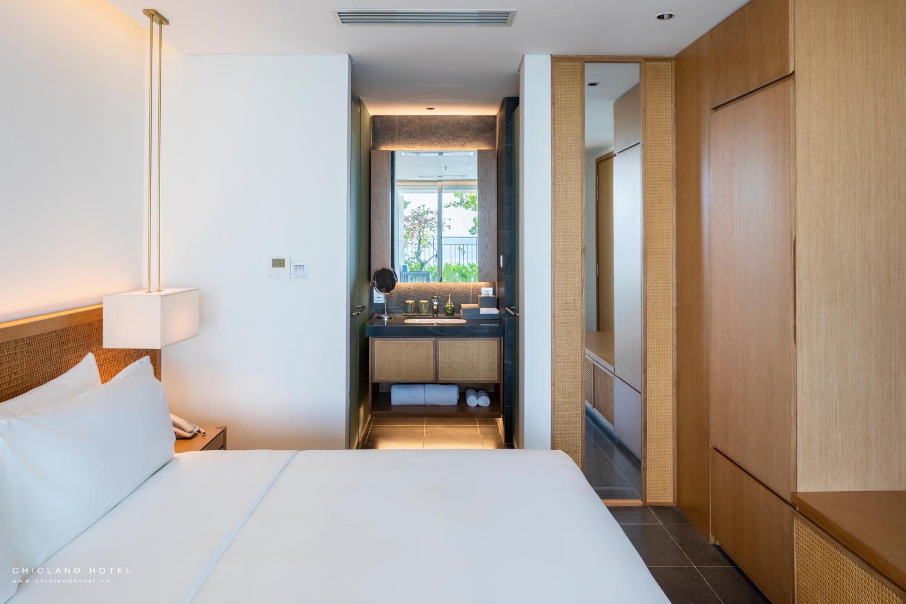 Two-Bedroom Apartment with Balcony and Sea View - Photo 5