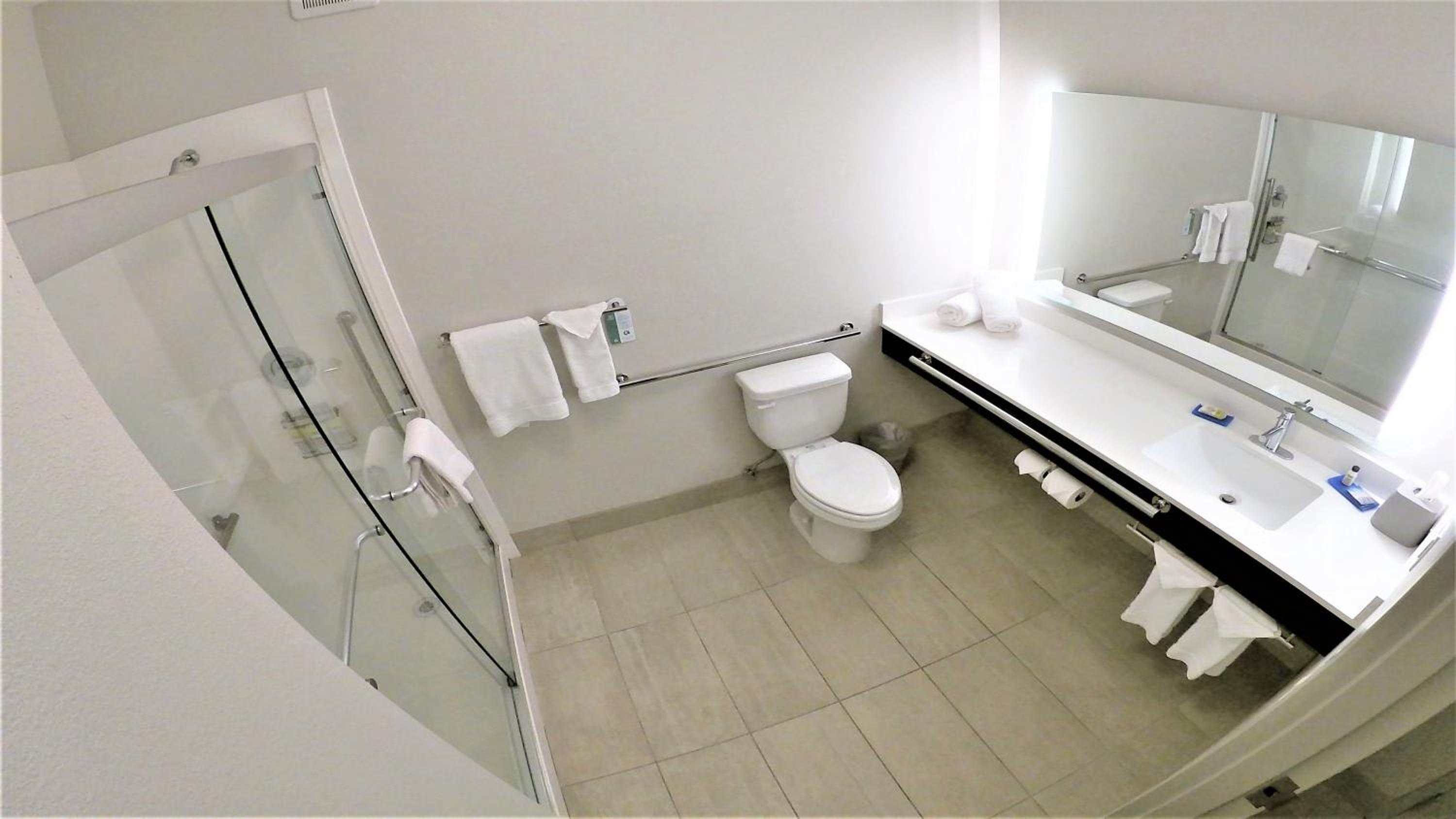 Standard King Room - Photo 7