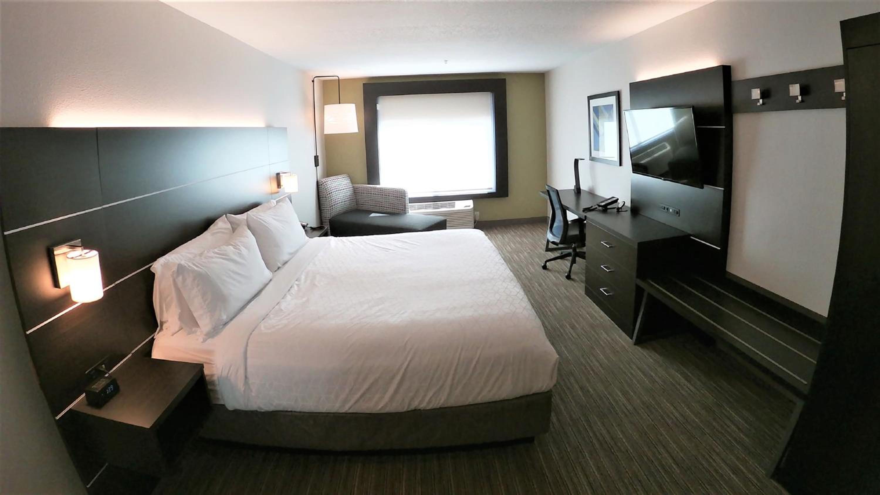 Standard King Room - Photo 3