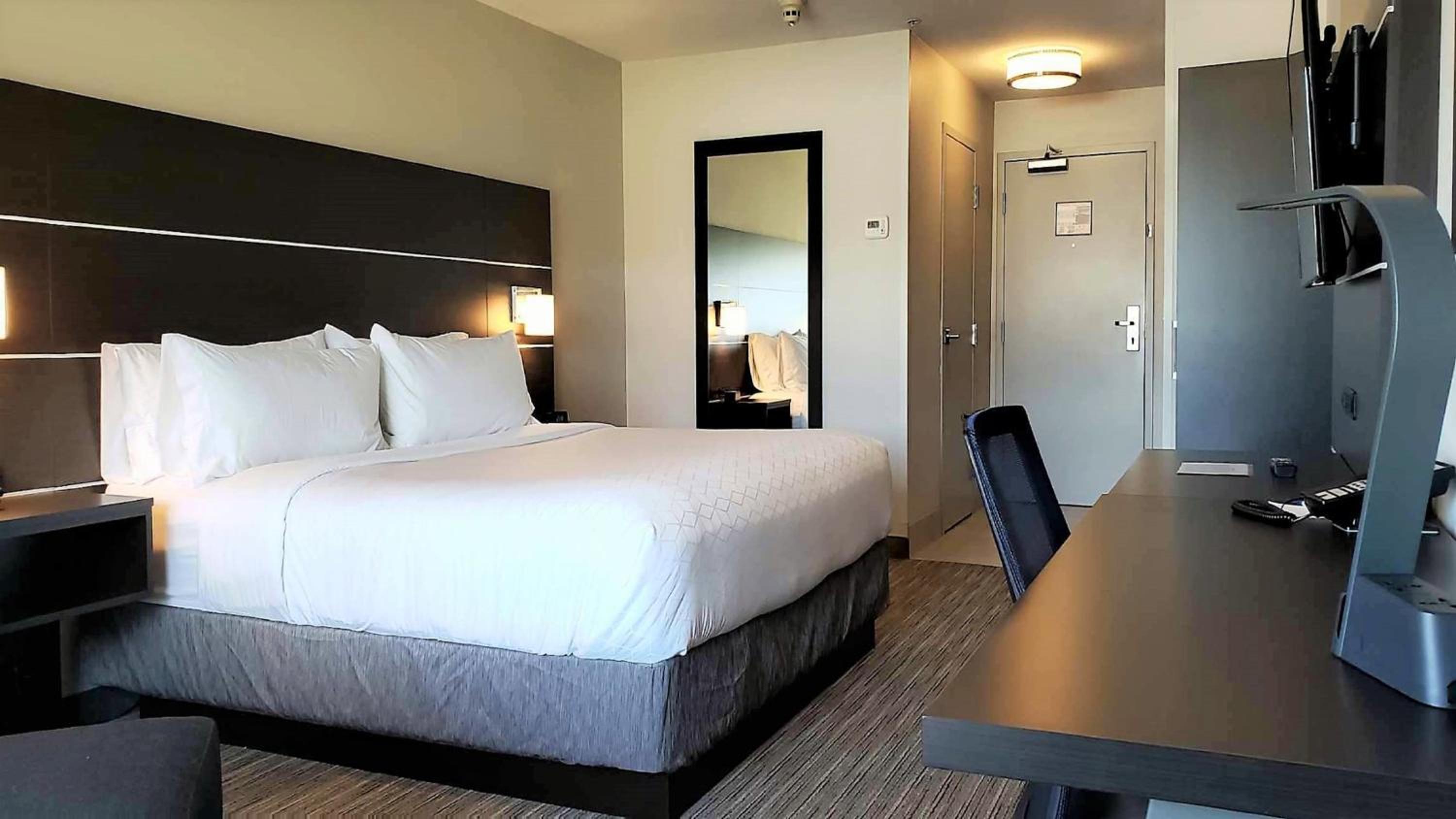 Standard King Room - Photo 5
