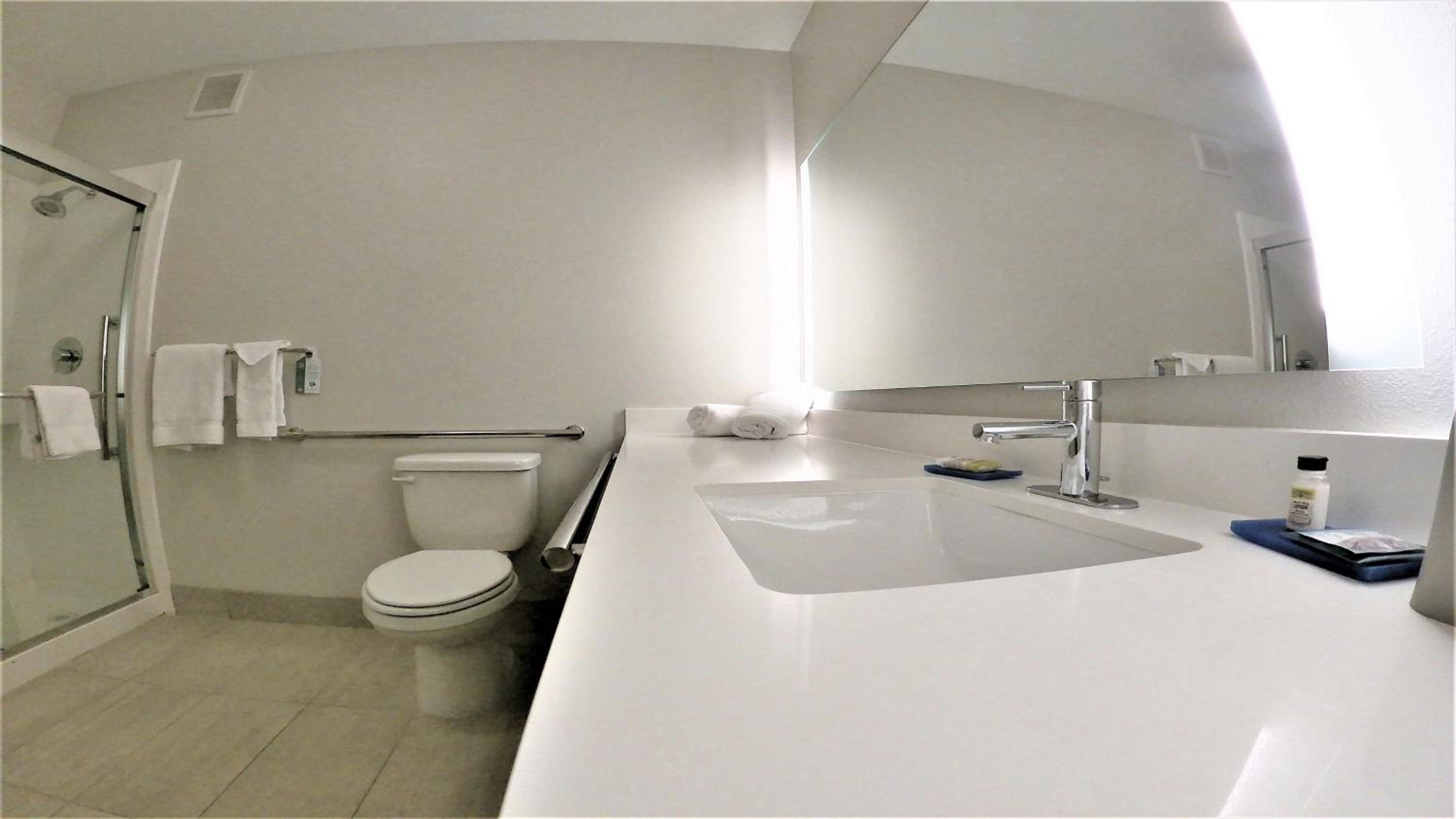 Standard King Room - Photo 4