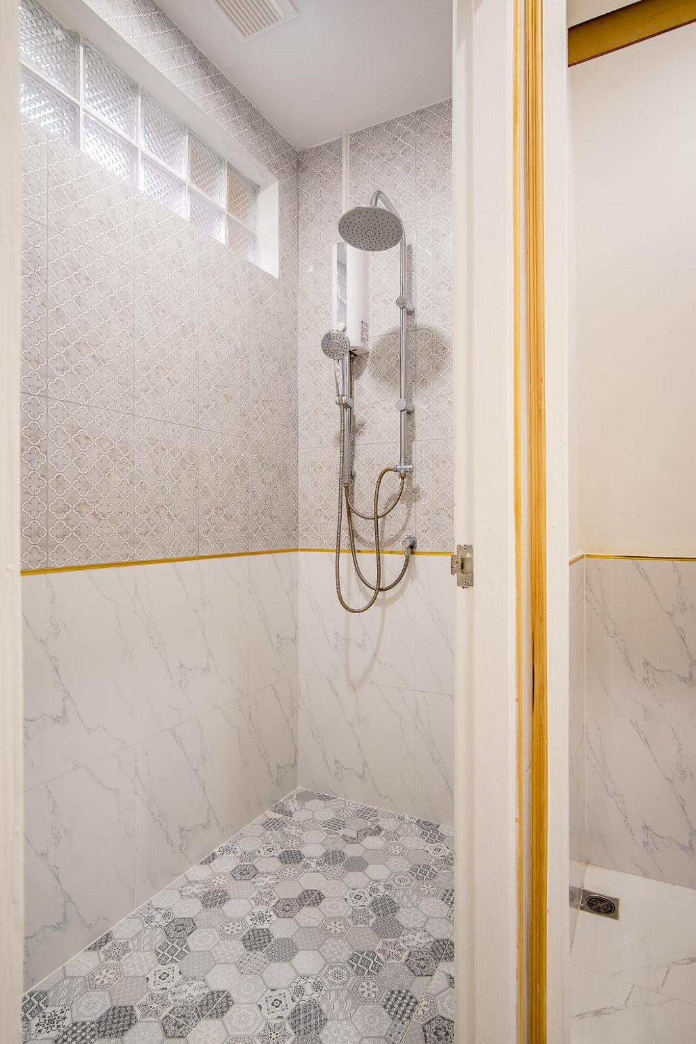 Suite with Balcony - Photo 11