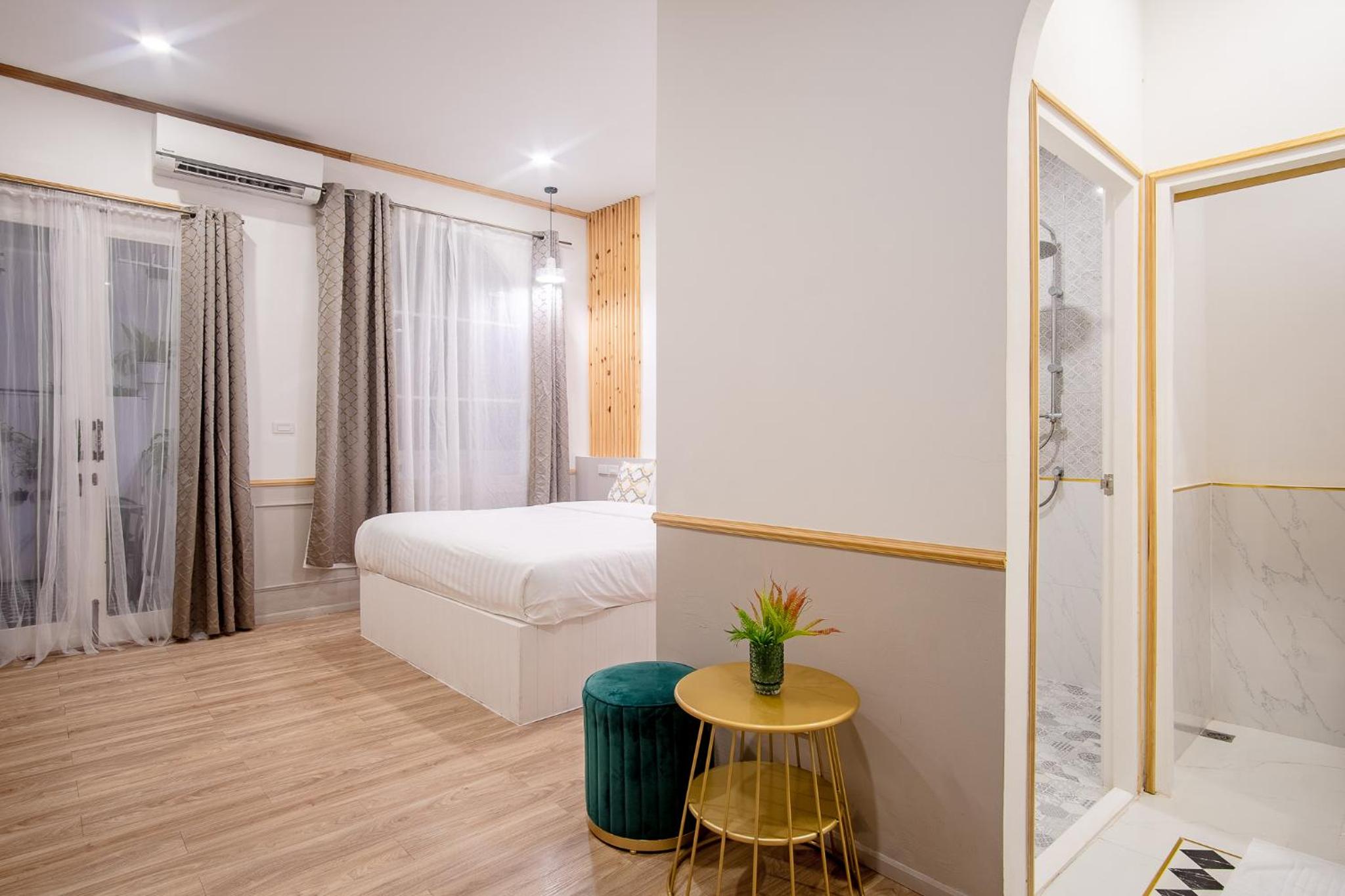 Suite with Balcony - Photo 9
