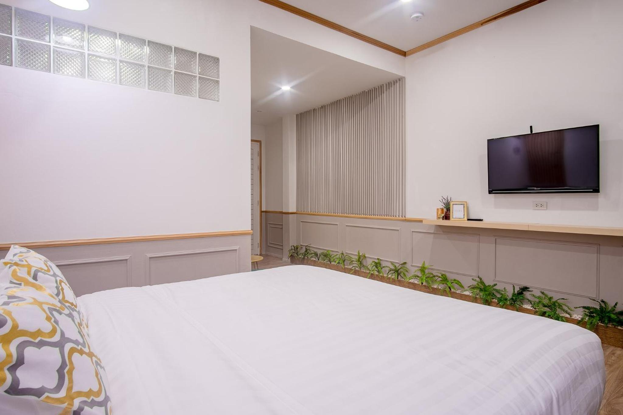 Suite with Balcony - Photo 10