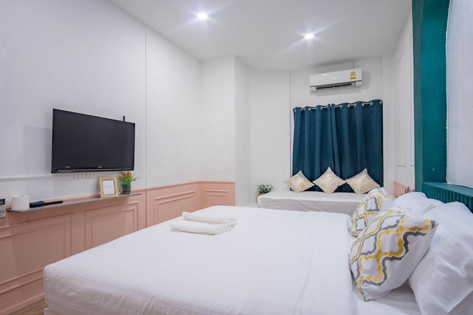 Superior King Room - Photo 10