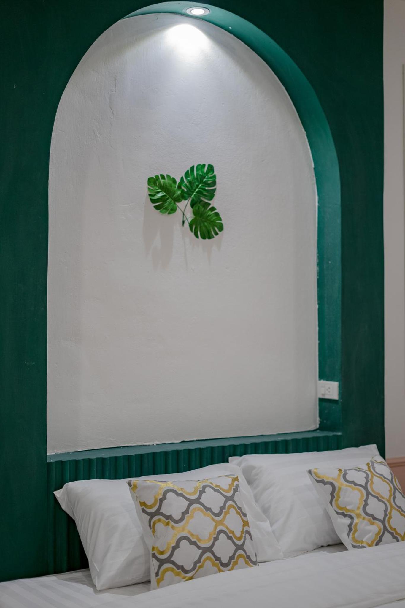 Superior King Room - Photo 11
